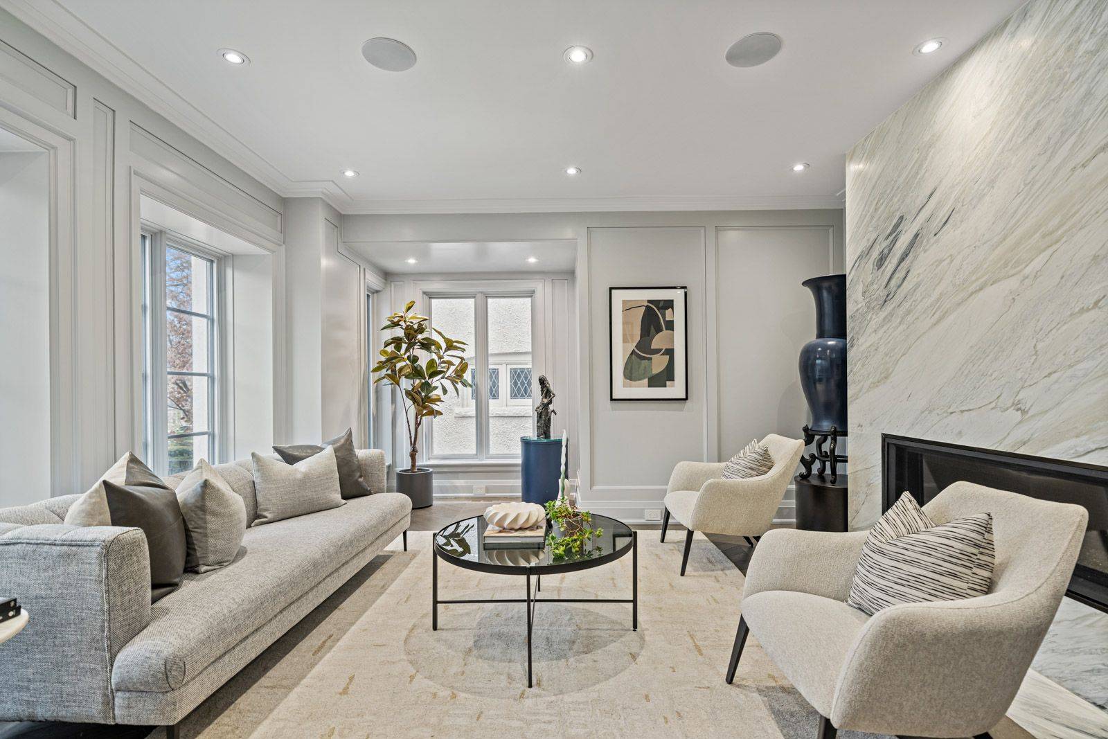 Toronto C03, ON M5P 2P2,208 Dunvegan RD