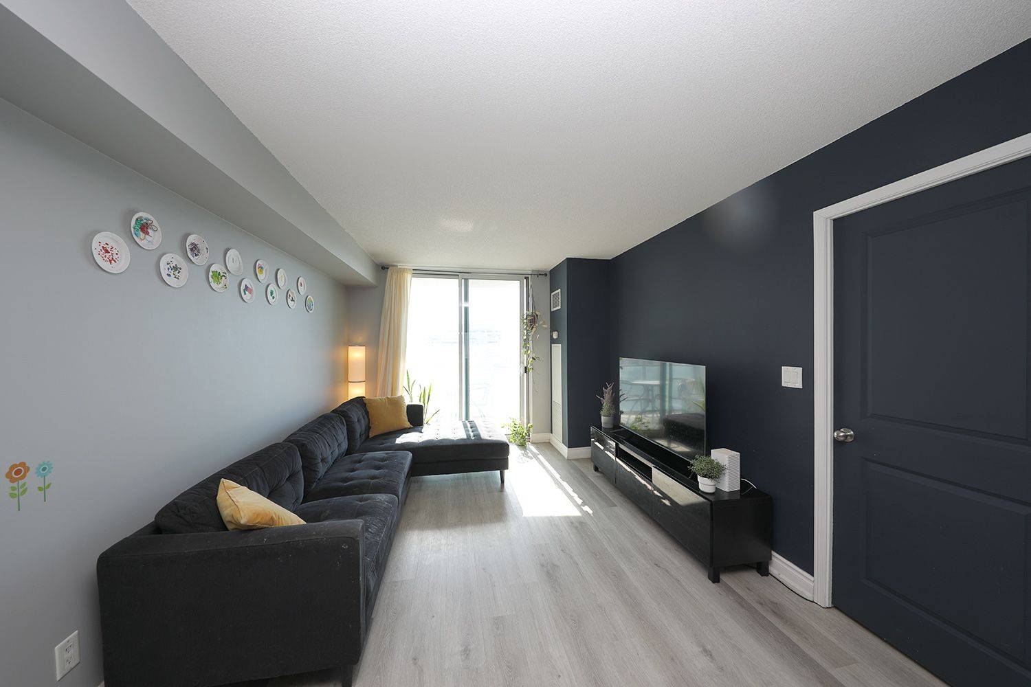 Toronto E11, ON M1B 0A1,6 Rosebank DR #9H