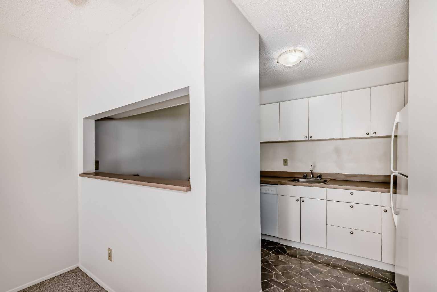 Calgary, AB T2V 5B5,9800 Horton RD SW #516