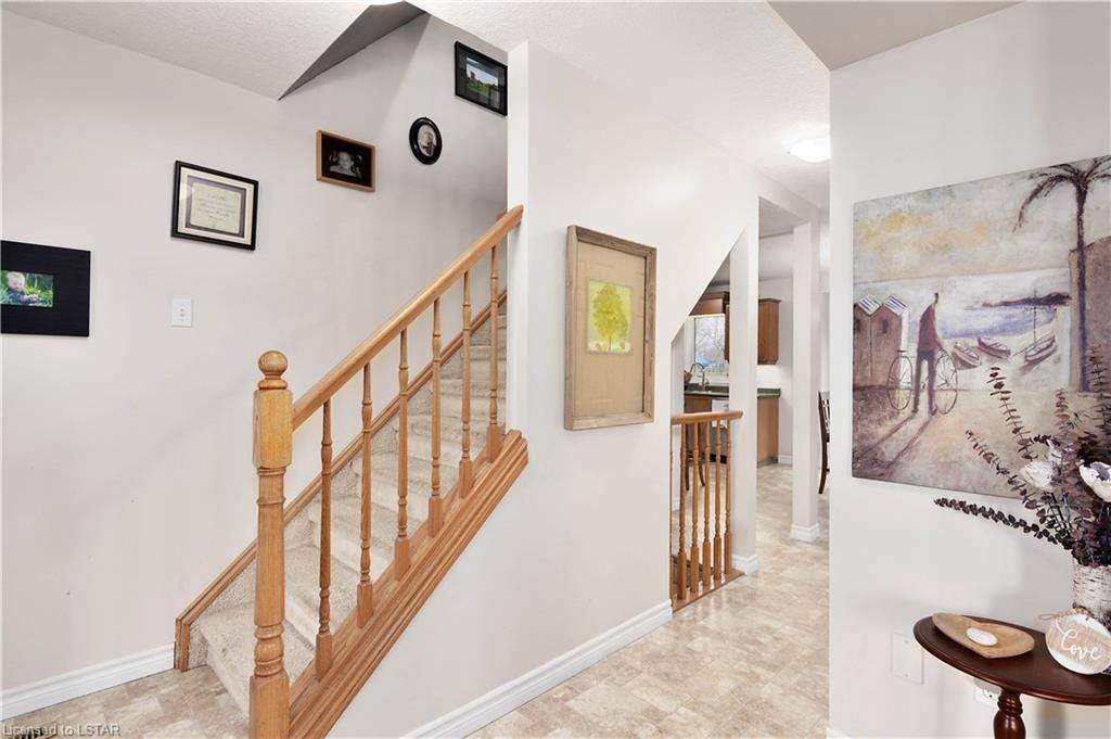 St. Thomas, ON N5P 4P3,62 MEADOWVALE DR