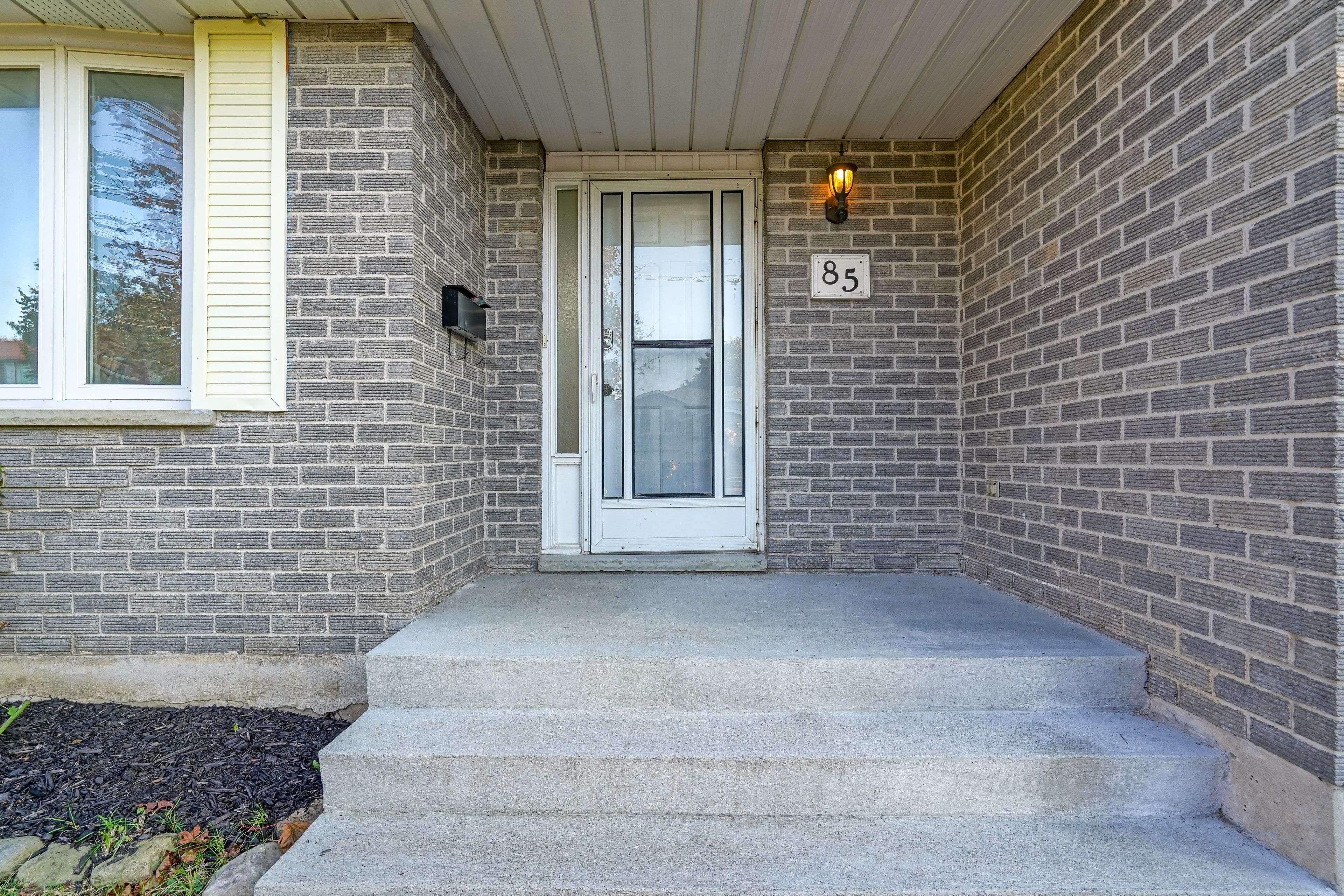 Kitchener, ON N2N 2X1,85 Covington CRES #Upper