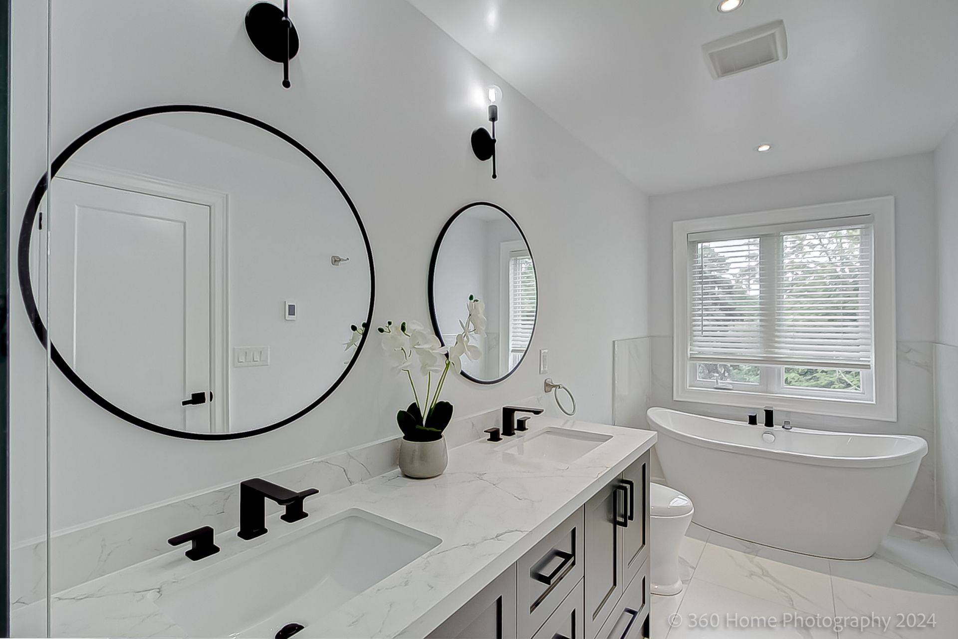 Toronto C11, ON M4G 1V7,747 Millwood RD