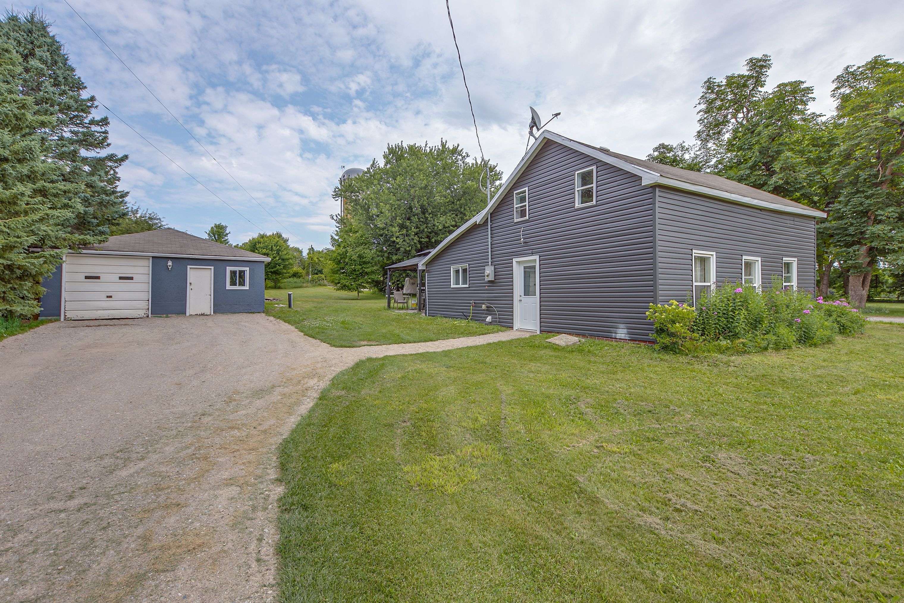 Oro-medonte, ON L4M 4Y8,1945 Penetanguishene RD