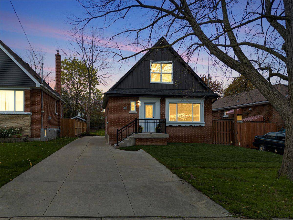 Hamilton, ON L8K 3N1,30 Martin RD