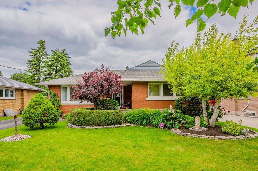 Kitchener, ON N2M 1R2,55 Admiral RD