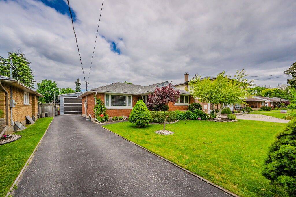 Kitchener, ON N2M 1R2,55 Admiral RD