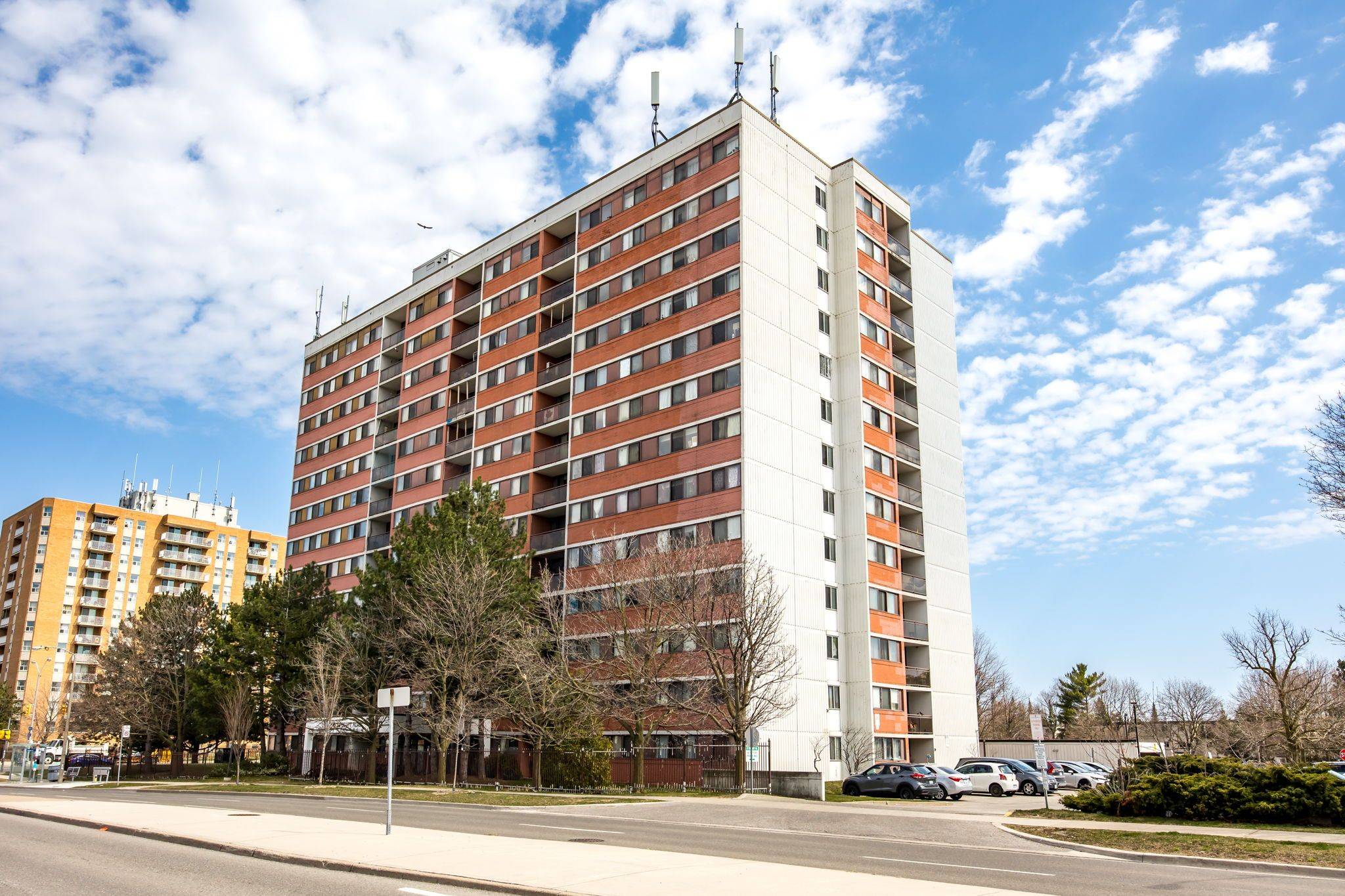 Toronto E11, ON M1B 3L9,10 Tapscott RD #411