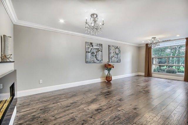 Richmond Hill, ON L4C 9S4,20 Harding BLVD W #110