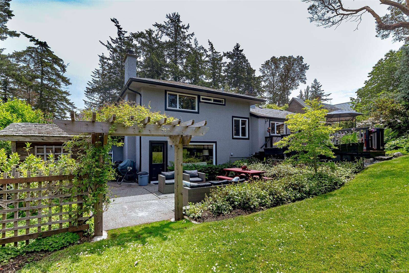 Saanich, BC V8N 4A5,3840 Haro Rd