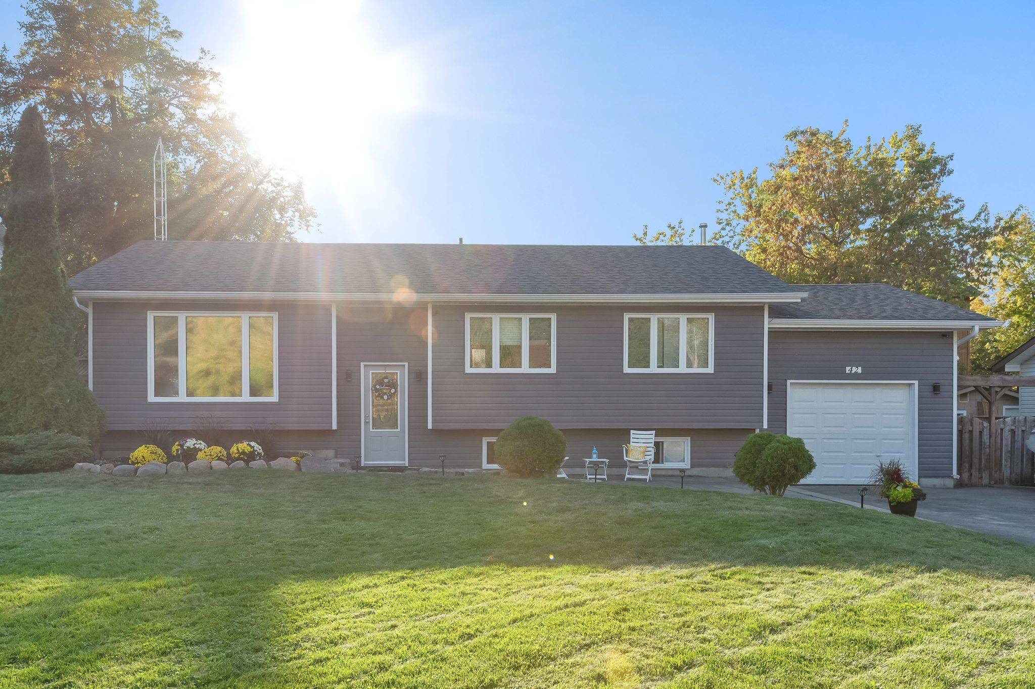 Scugog, ON L0B 1E0,42 First ST