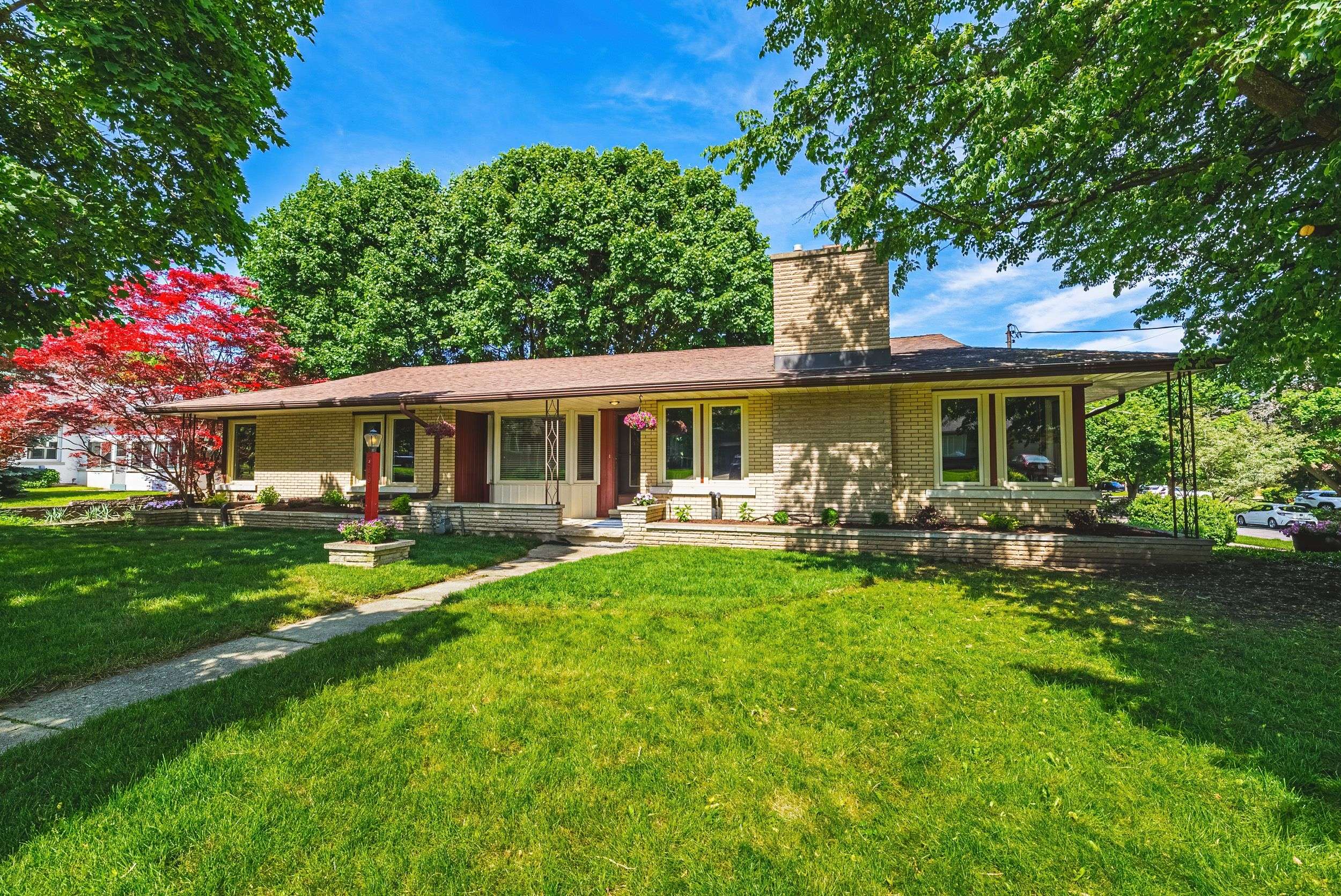 Kitchener, ON N2M 2X3,576 Dunbar RD