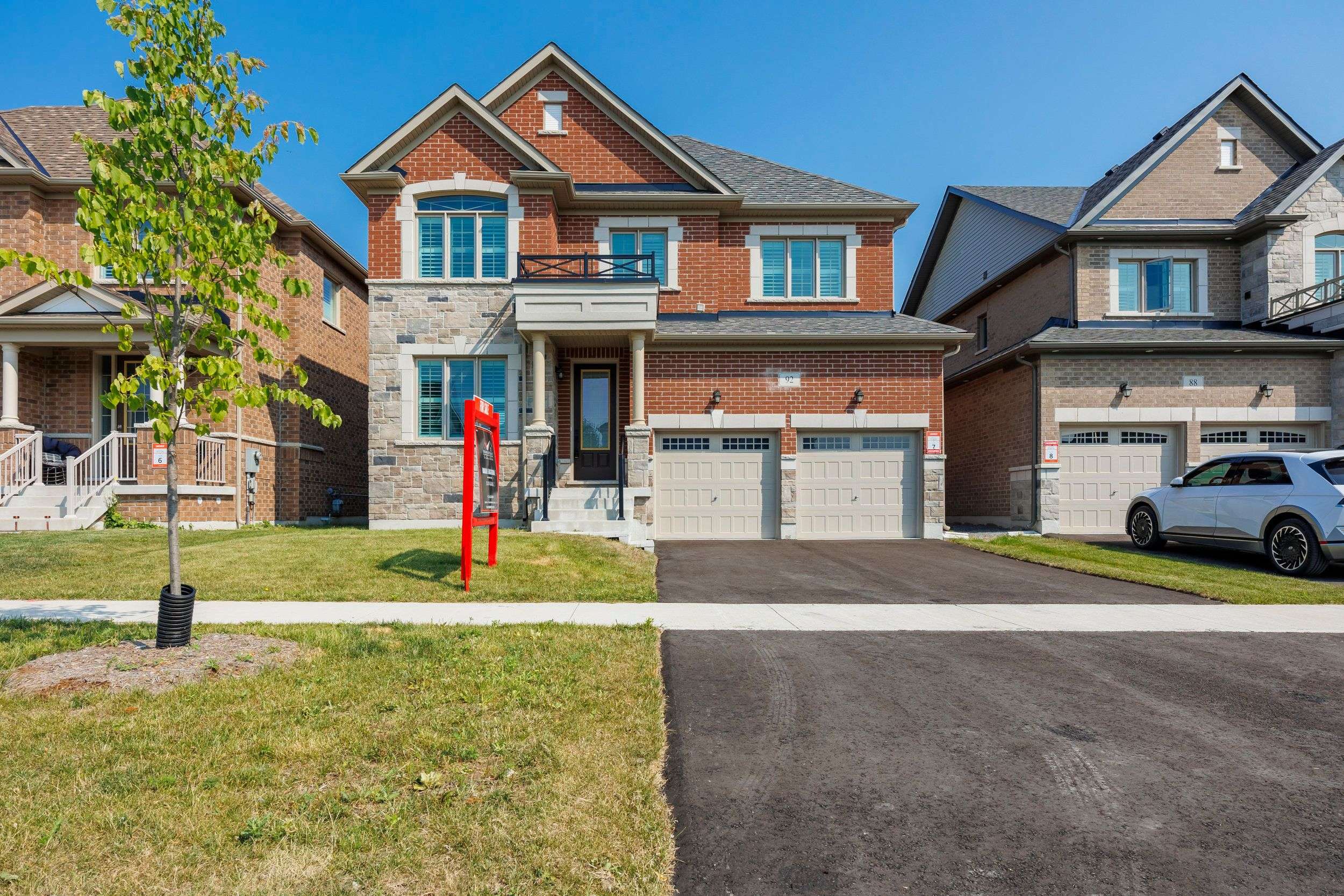 Clarington, ON L1B 1G9,92 Grady DR