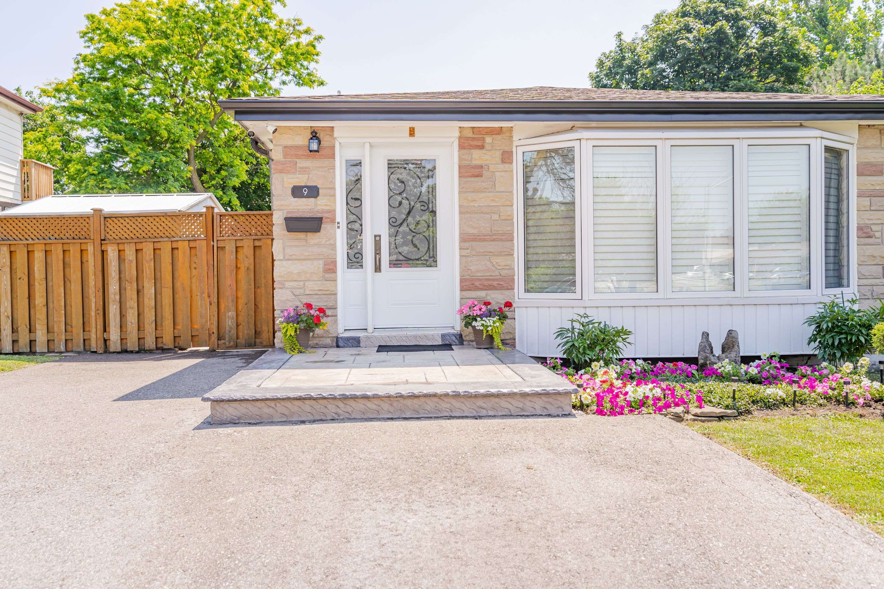 Brampton, ON L6T 2X4,9 Dalraith CRES