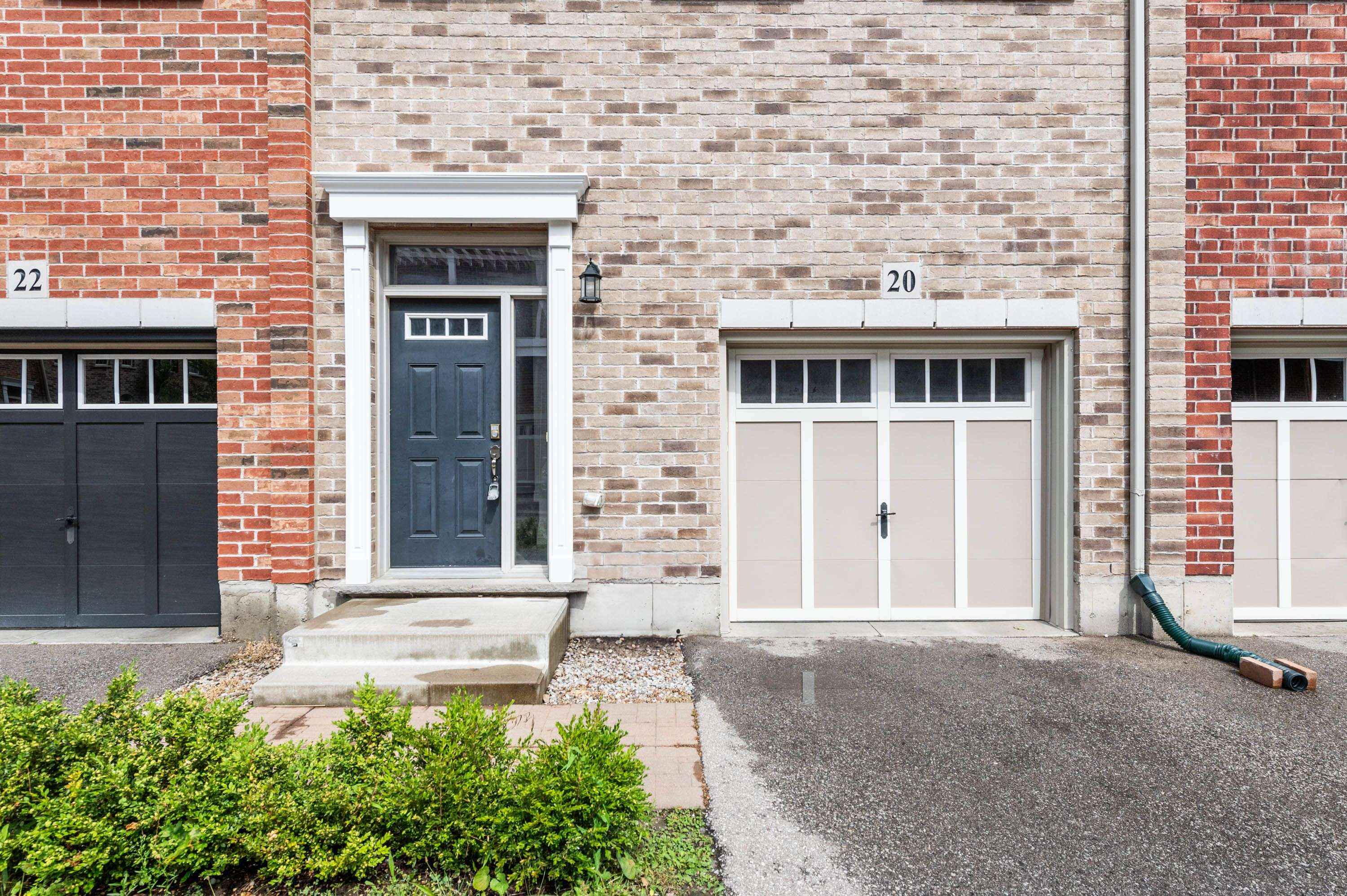 Kitchener, ON N2H 0B5,20 John Russell LN W