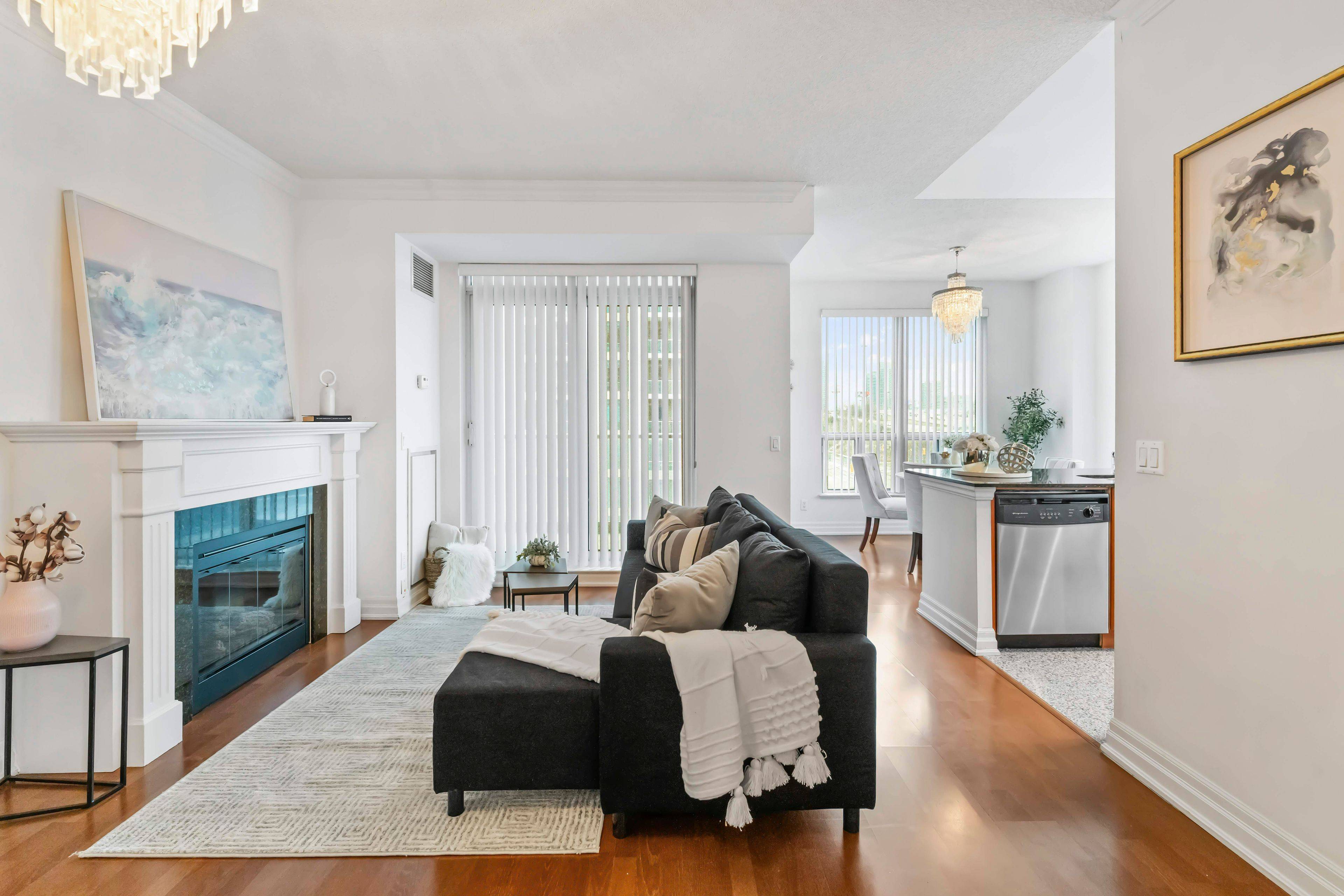 Toronto W06, ON M8V 4G2,2083 Lake Shore BLVD W #414