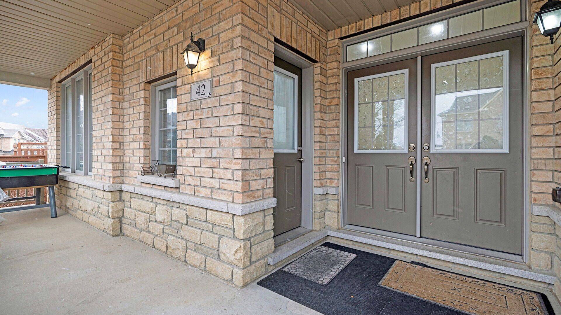 Brampton, ON L6Y 0Y2,42 Washington CT