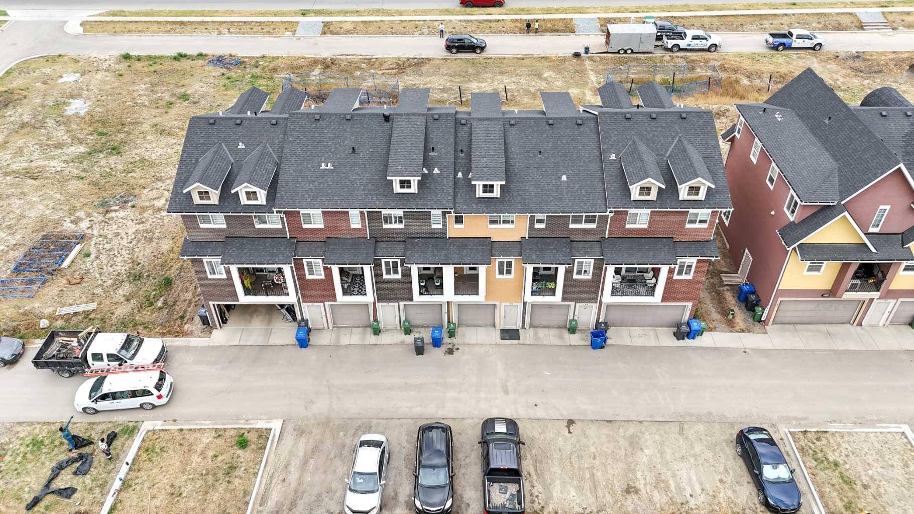 Chestermere, AB T1X 0Y7,248 Kinniburgh BLVD #45