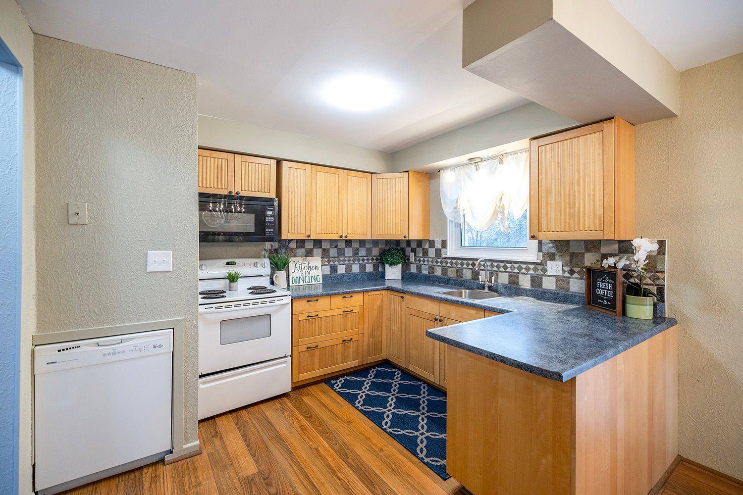 Scugog, ON L9L 1M8,427 Kenny CT