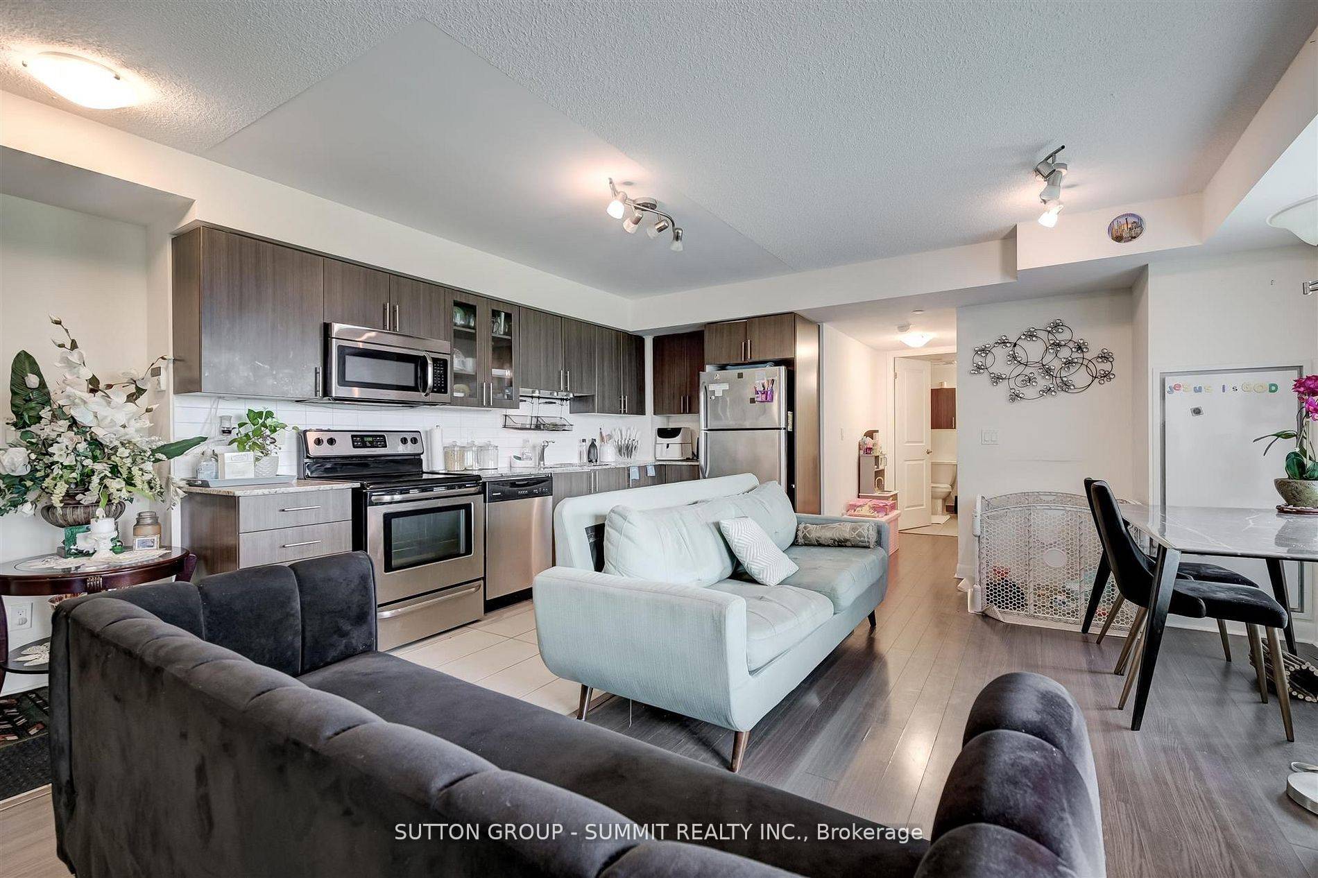 Richmond Hill, ON L4B 0B6,75 Norman Bethune AVE #718