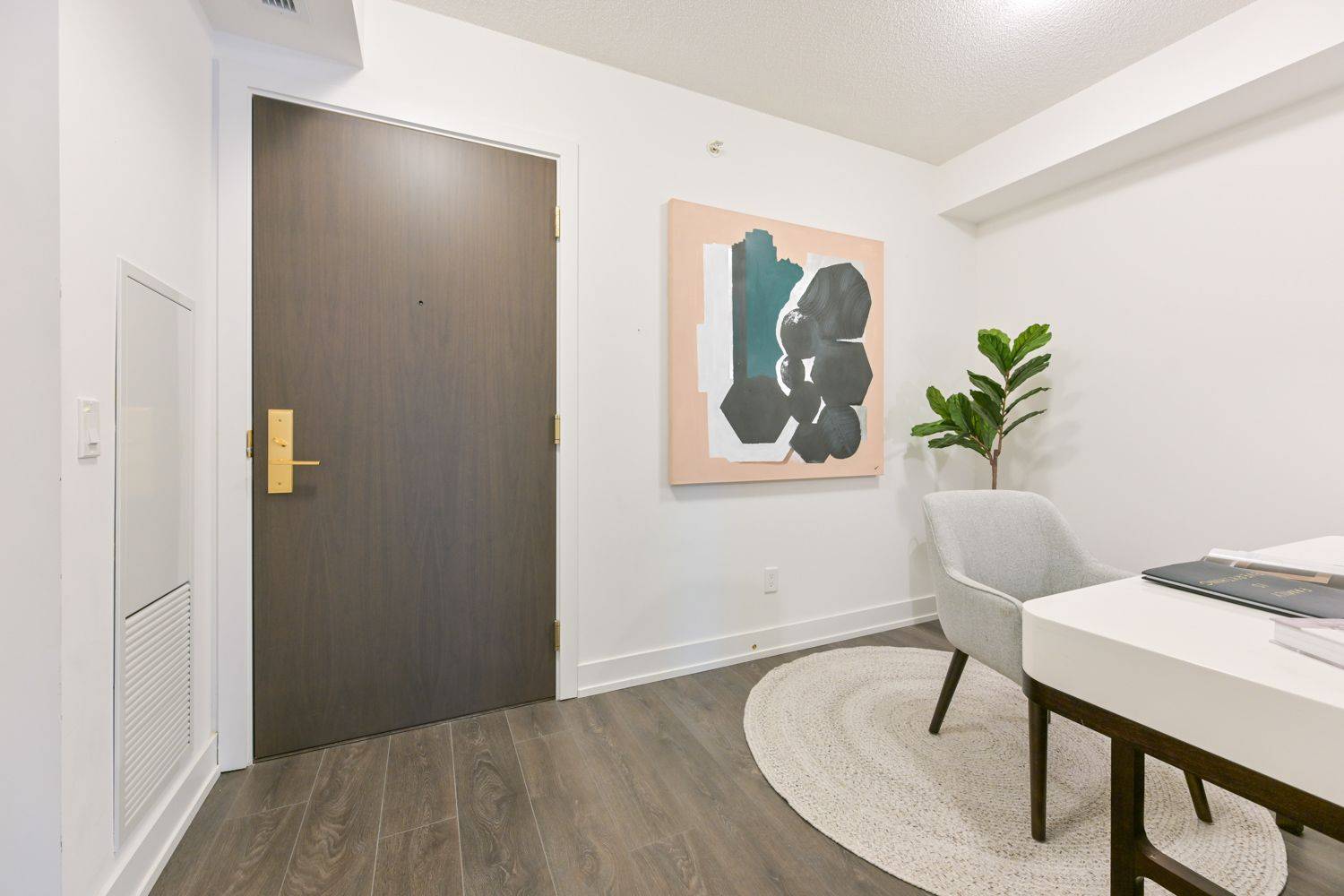 Markham, ON L3R 9S3,268 Buchanan DR #608W