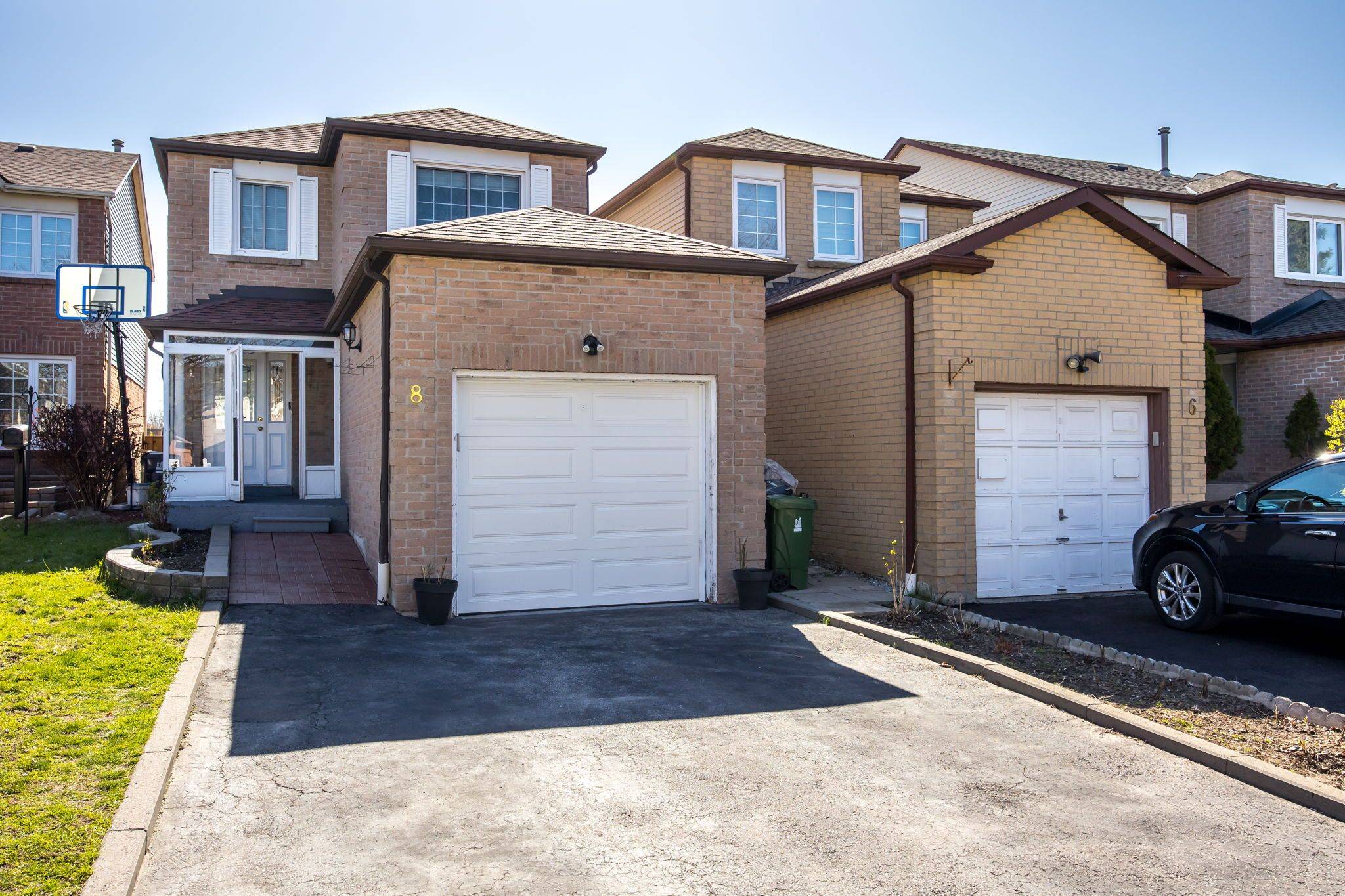 Toronto E11, ON M1B 3X3,8 Usherwood CT