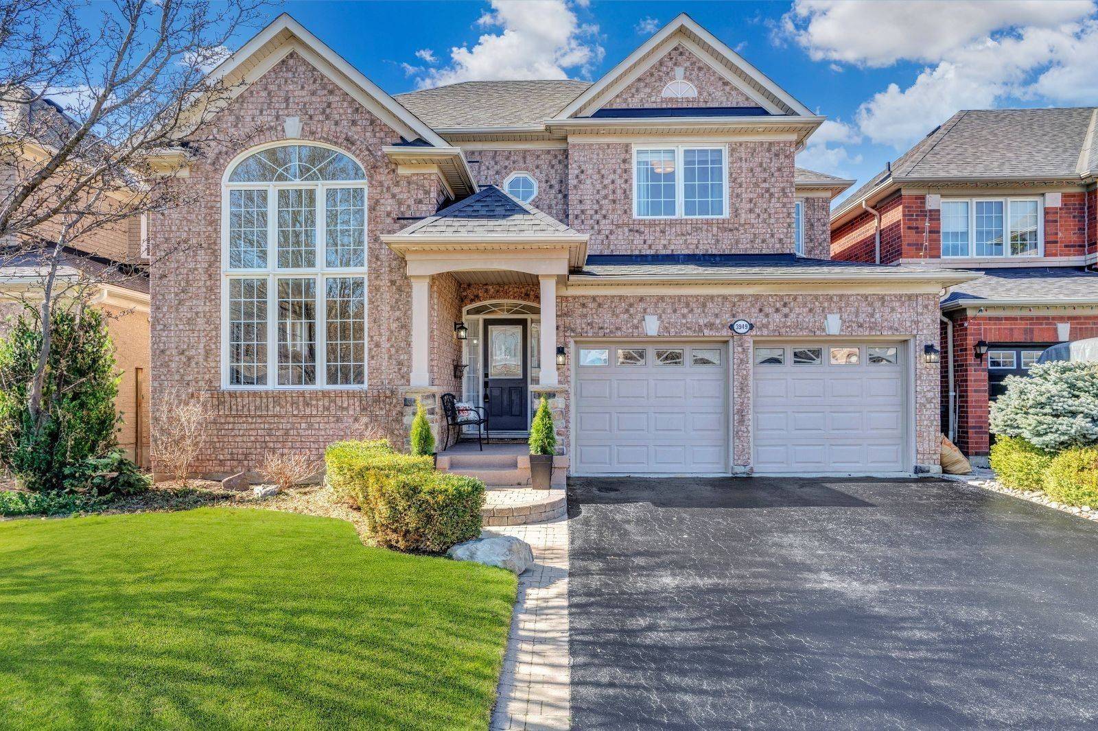 Mississauga, ON L5N 8J9,3949 Pondview WAY