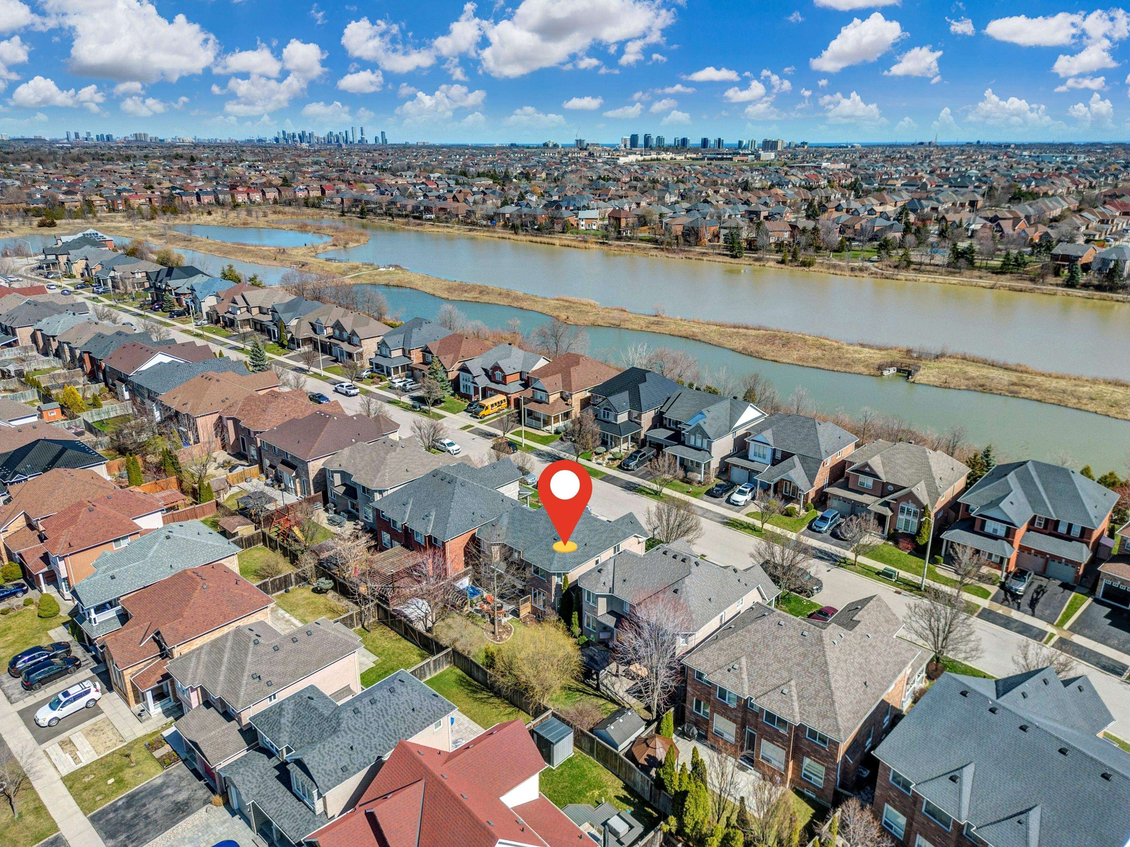 Mississauga, ON L5N 8J9,3949 Pondview WAY