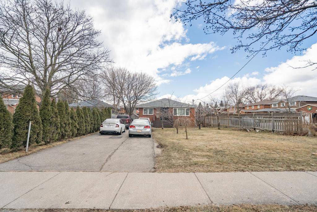 Mississauga, ON L5G 4K9,1362 Cawthra RD