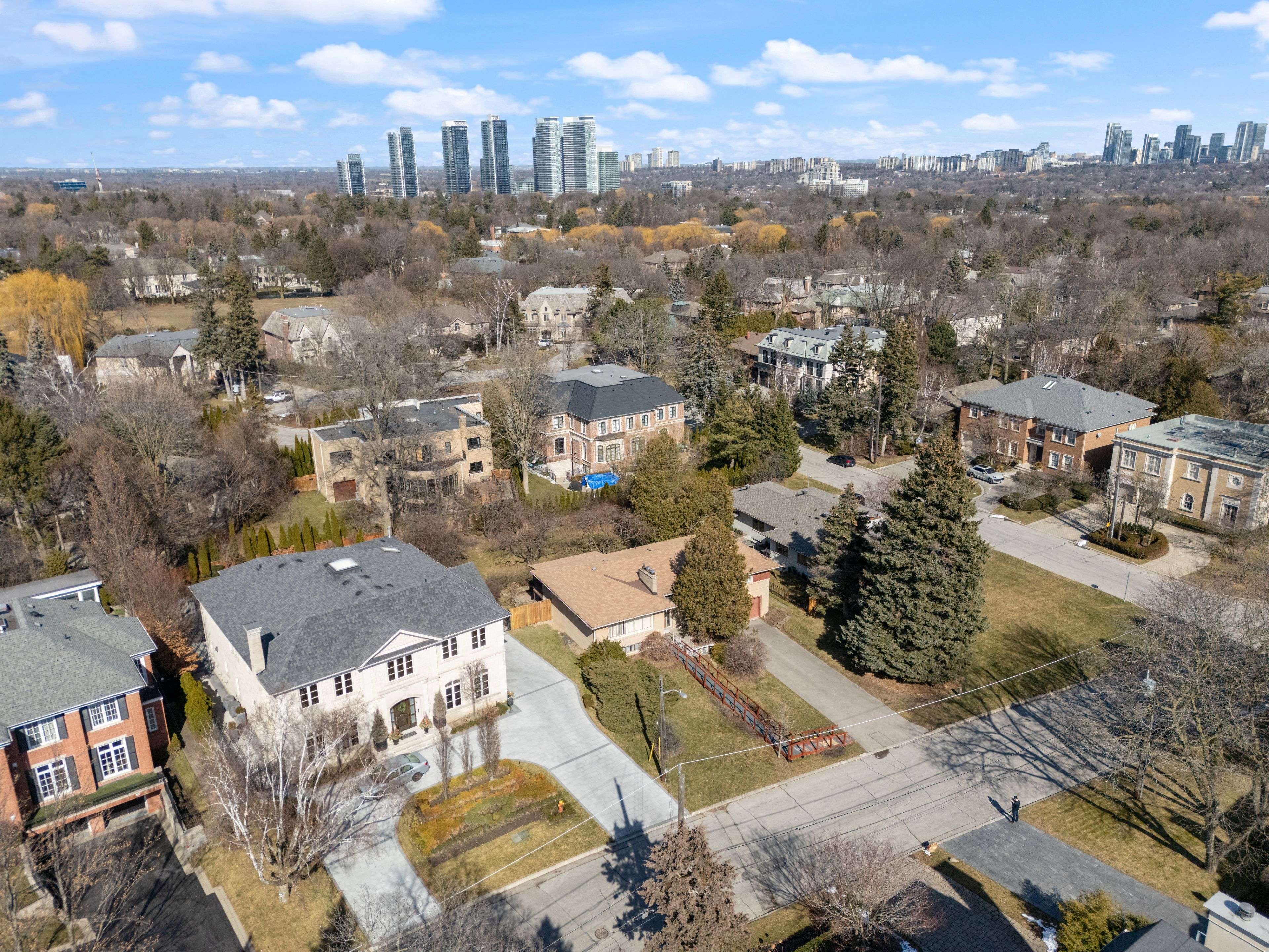 Toronto C12, ON M2L 2B2,10 Vernham AVE