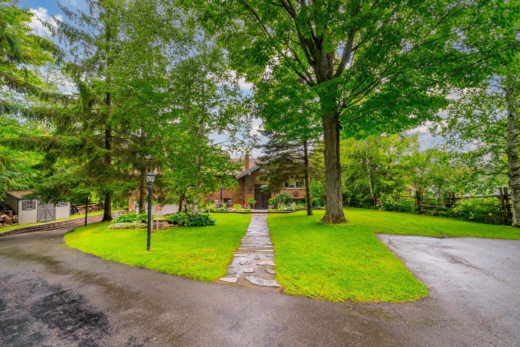 Scugog, ON L0B 1E0,228 Summit DR