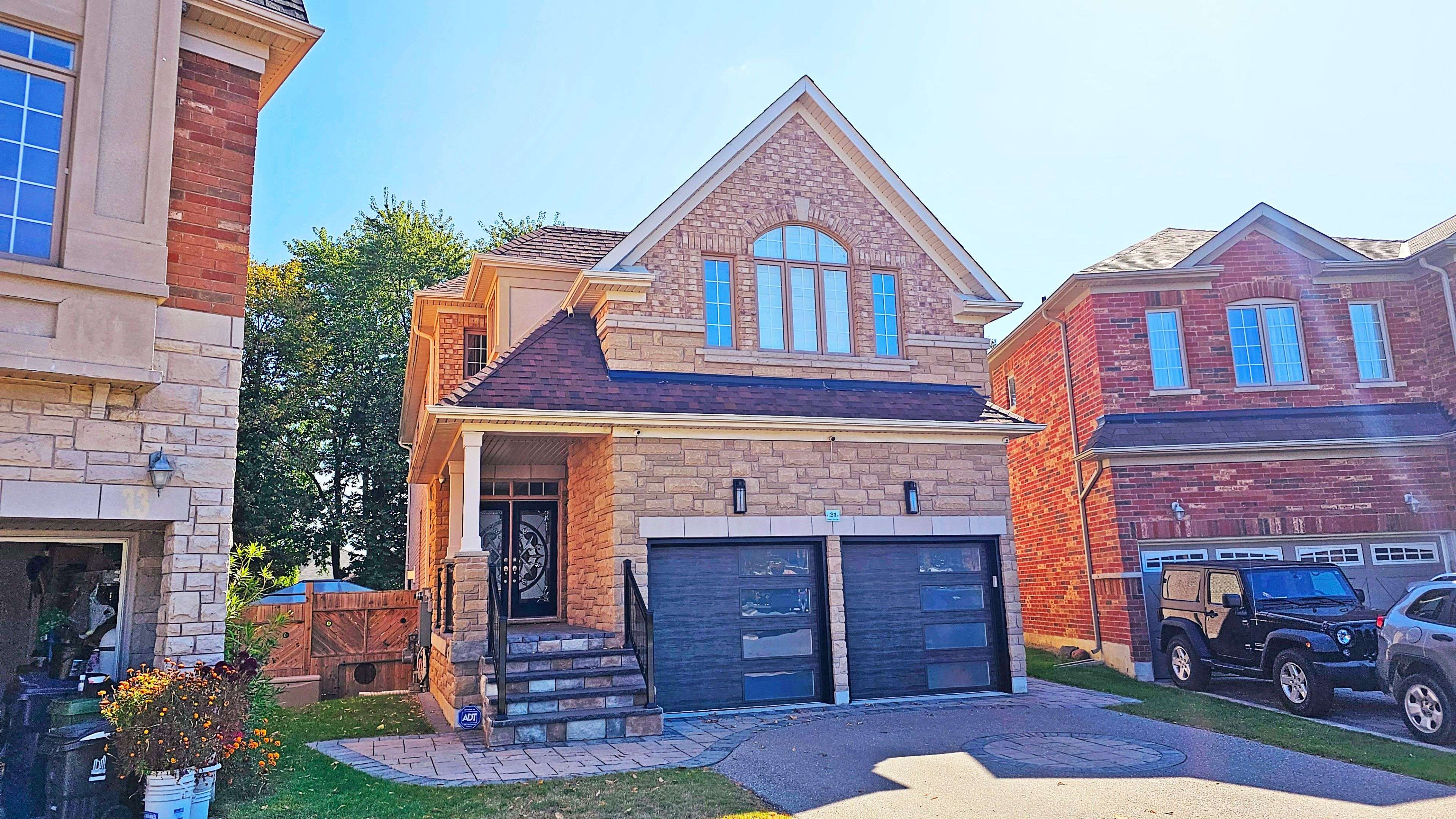 Toronto E11, ON M1X 1X1,31 Snowy Owl WAY