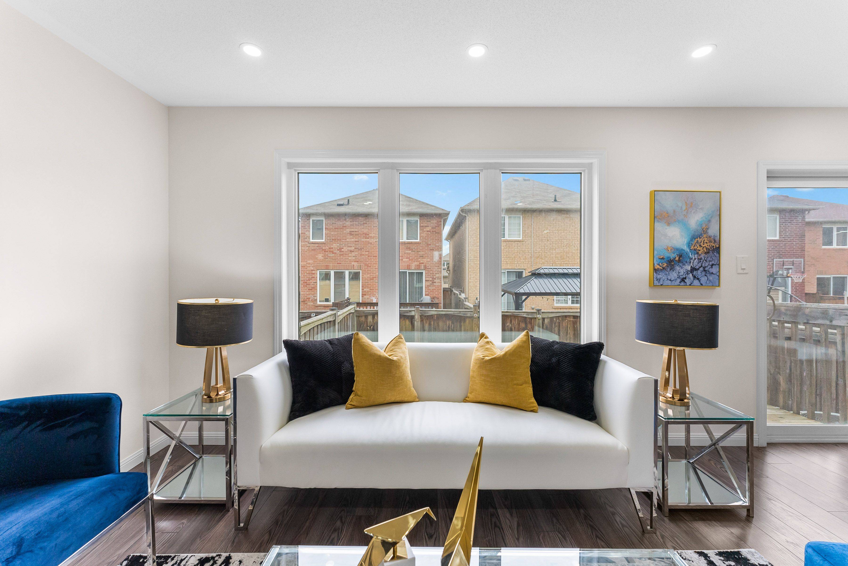 Pickering, ON L1X 0A4,1873 Liatris DR