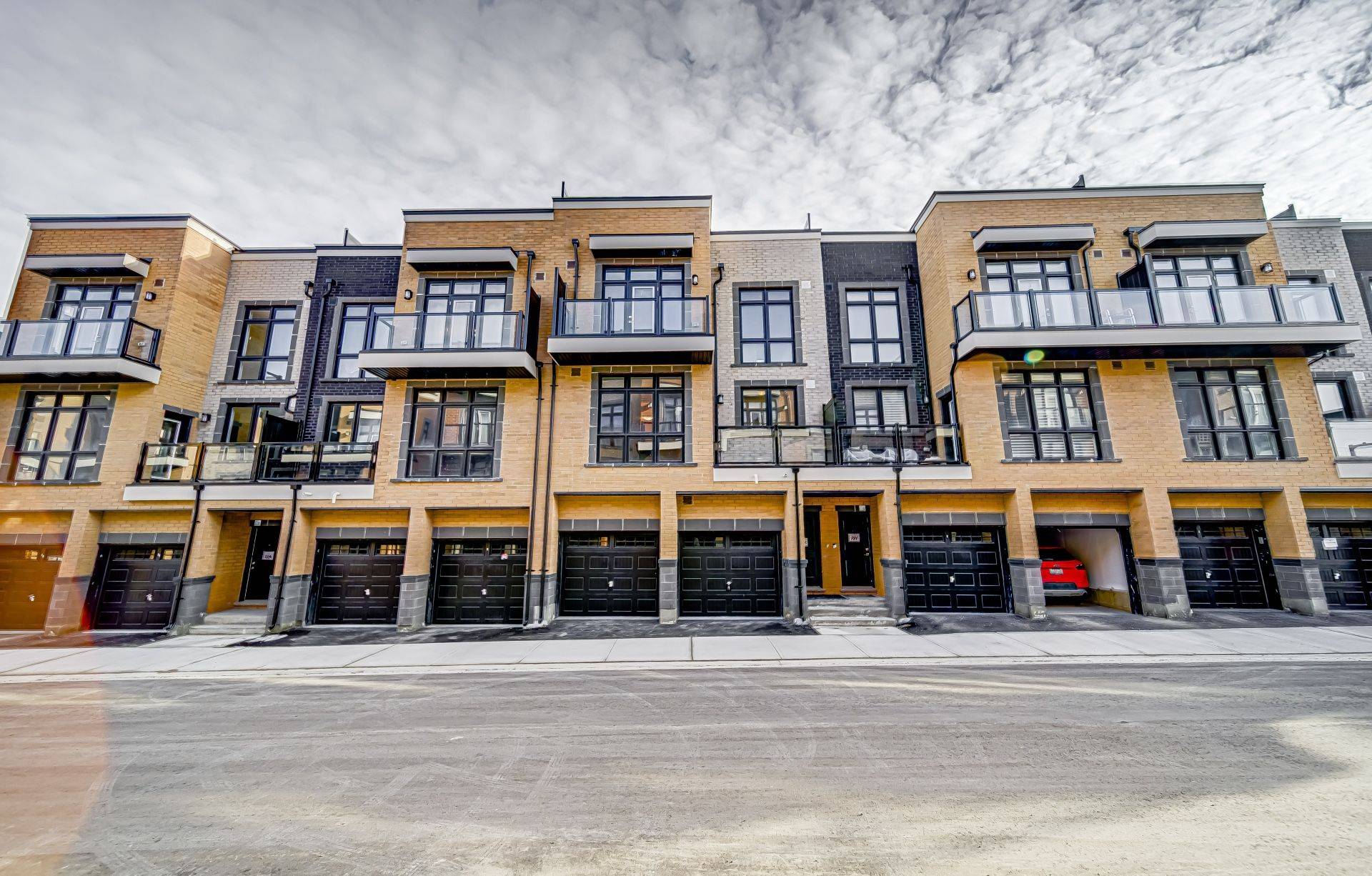 Richmond Hill, ON L4E 1J4,6 Sayers LN #5