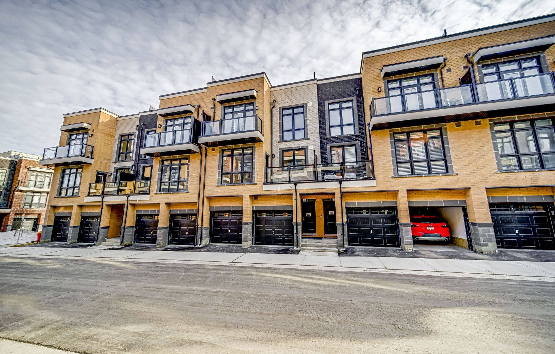 Richmond Hill, ON L4E 1J4,6 Sayers LN #5