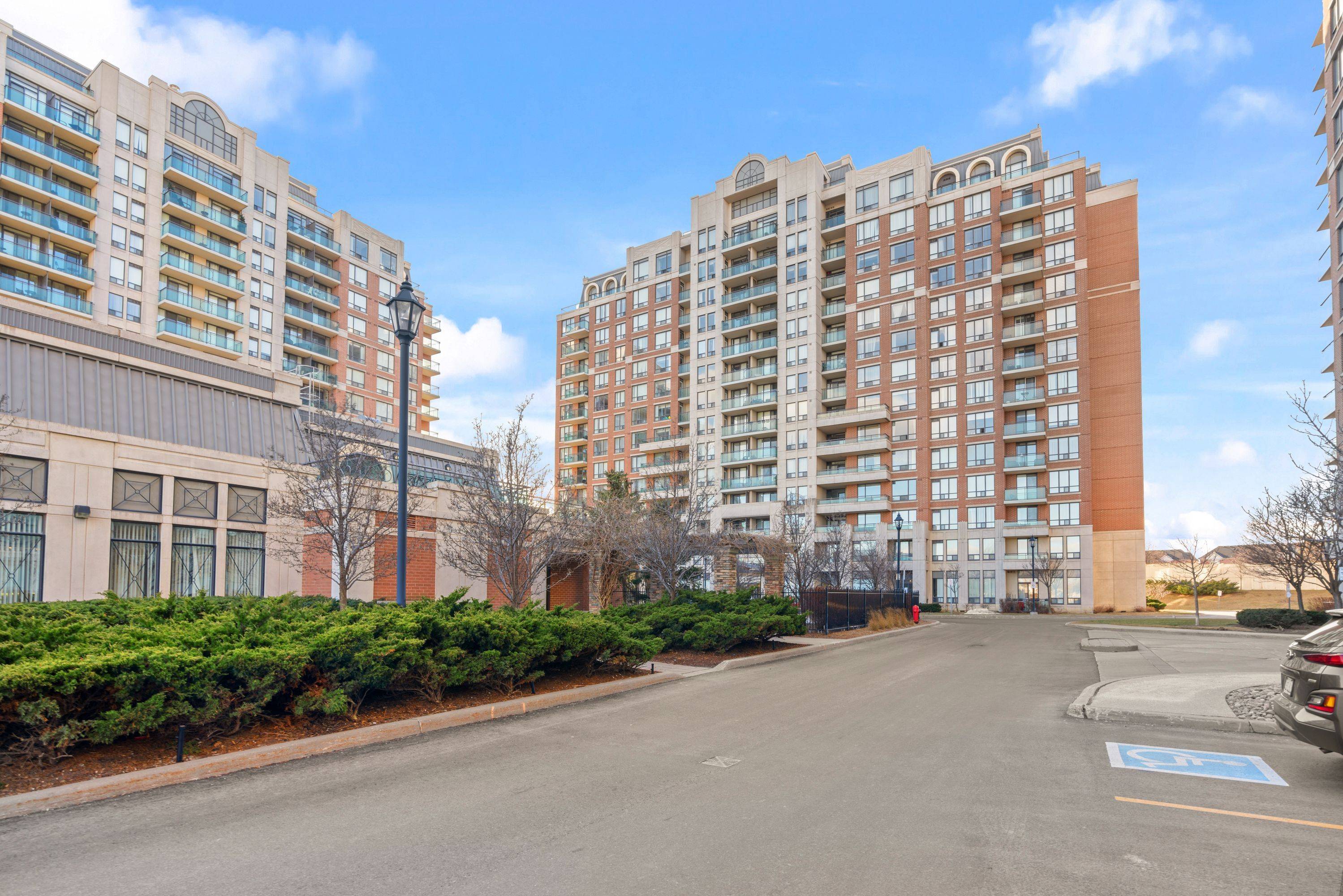 Richmond Hill, ON L4C 0T6,330 Red Maple RD #1108