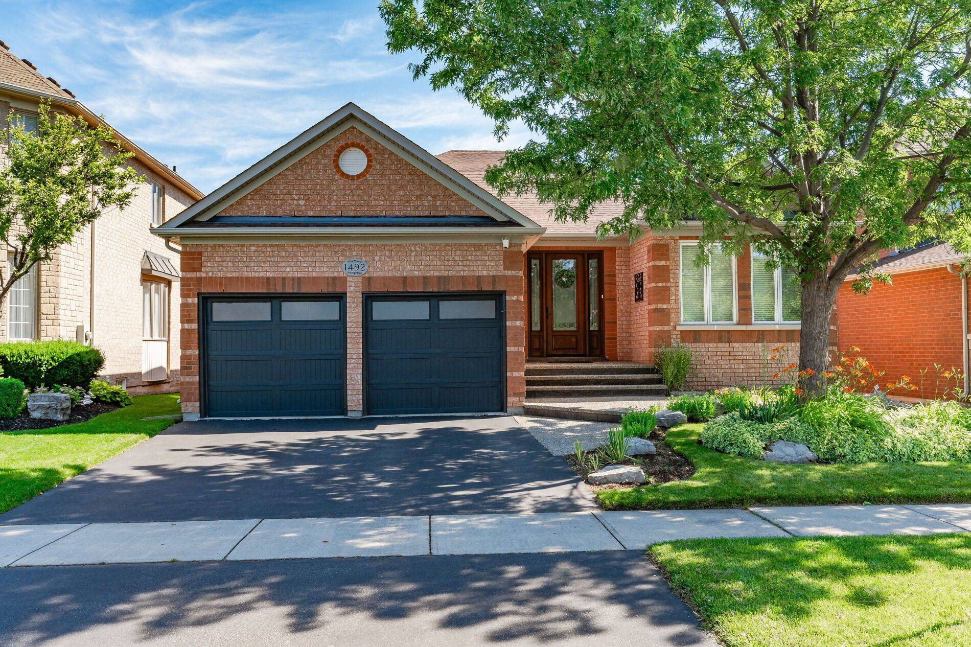 1492 Pinery CRES, Oakville, ON L6H 7J9