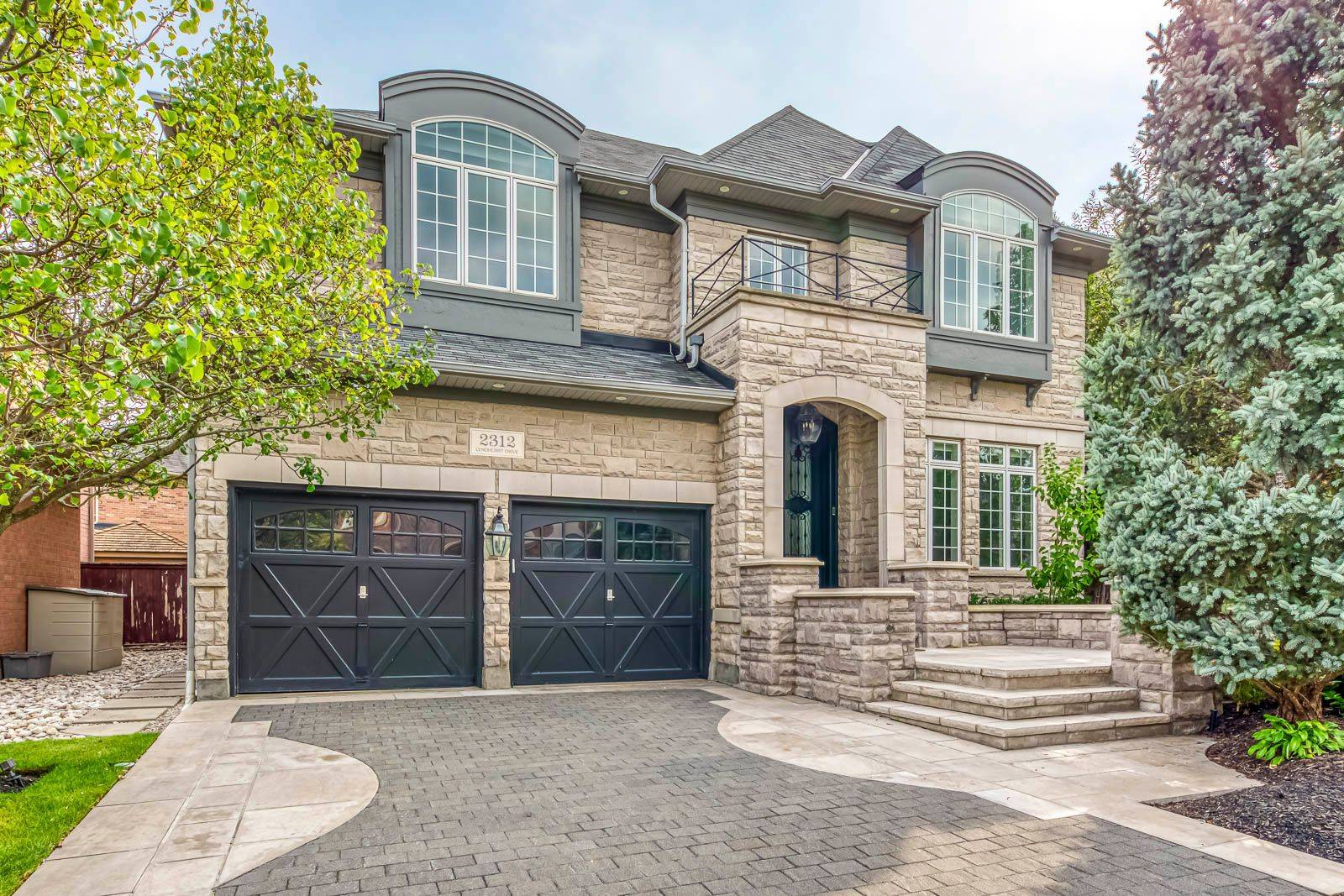 2312 Lyndhurst DR, Oakville, ON L6H 7V5