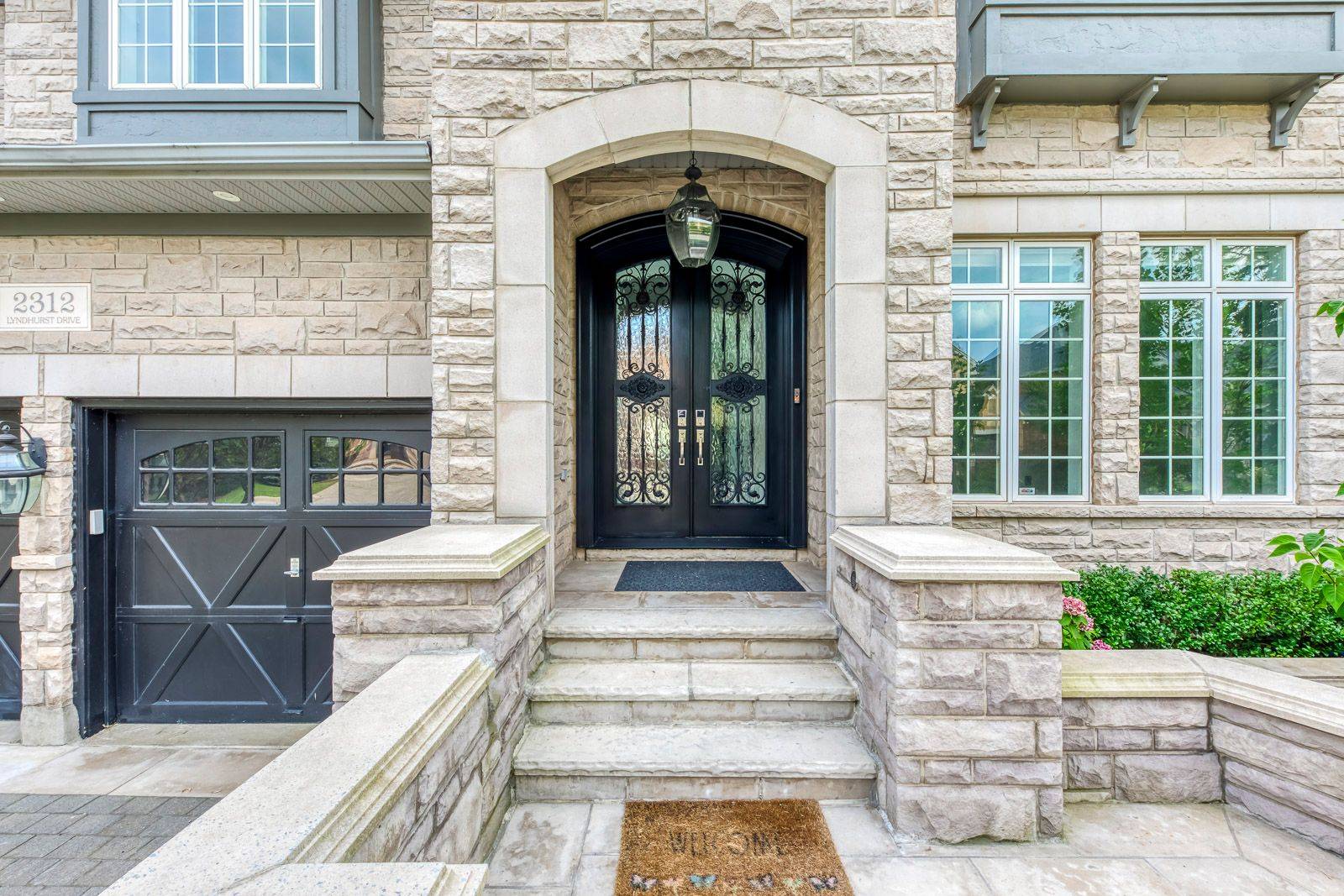 2312 Lyndhurst DR, Oakville, ON L6H 7V5