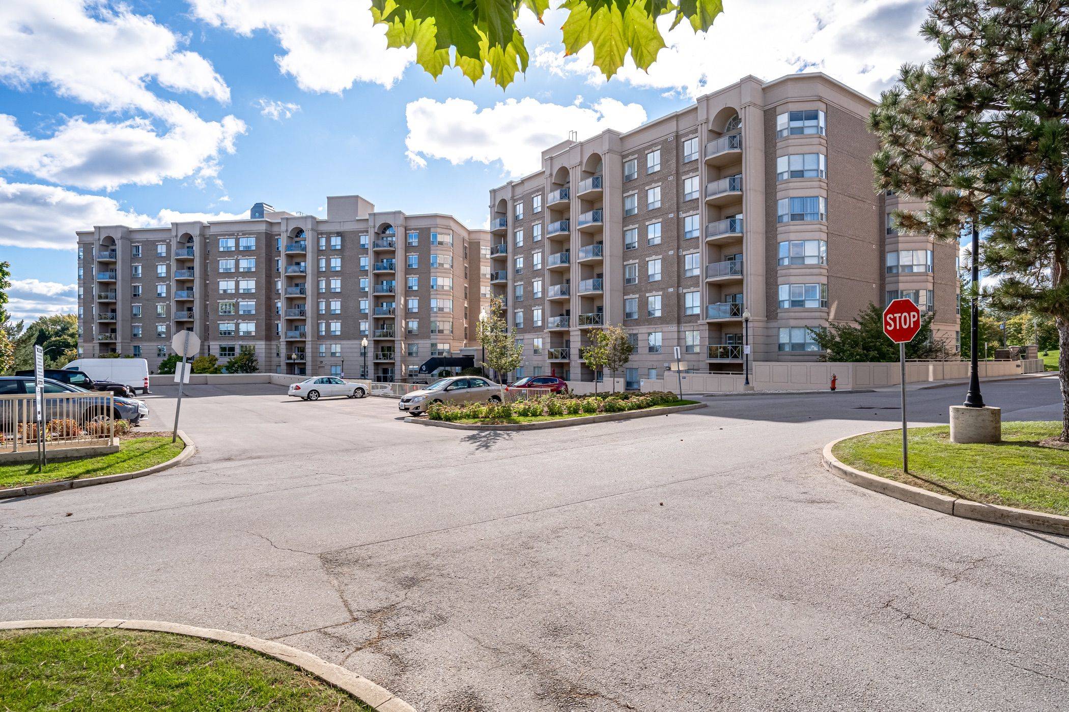 Burlington, ON L7P 5C2,2085 Amherst Heights DR #410