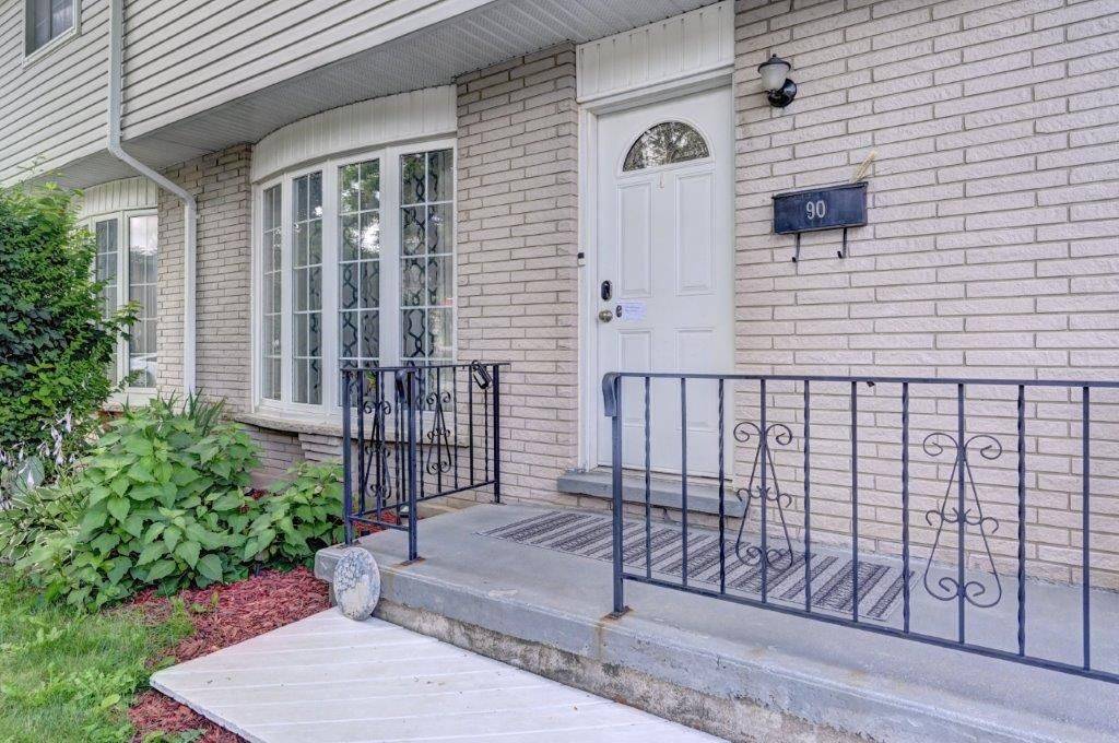 Kitchener, ON N2M 2X6,90 WESTWOOD DR