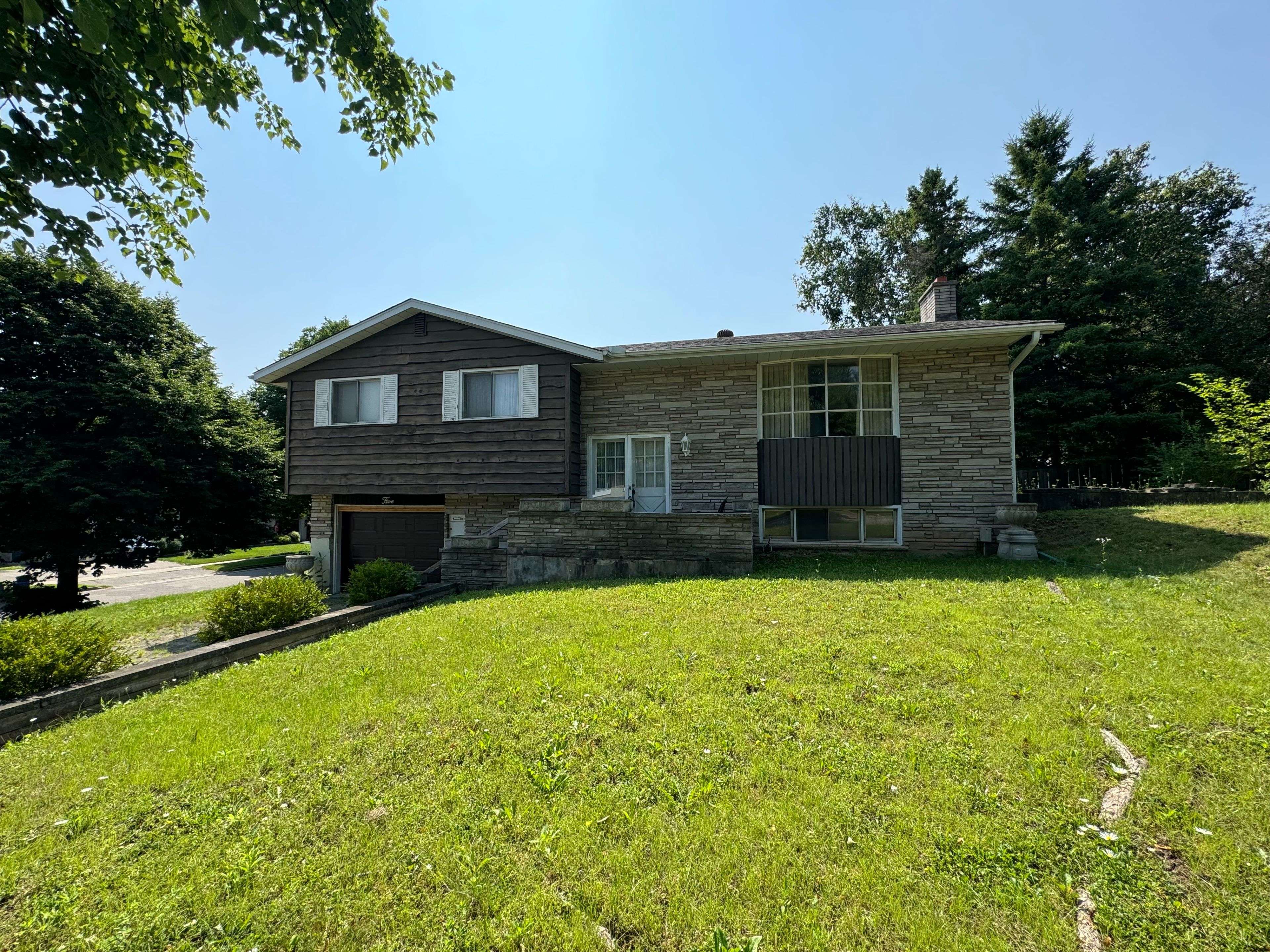 Kitchener, ON N2M 1S8,5 Furness DR