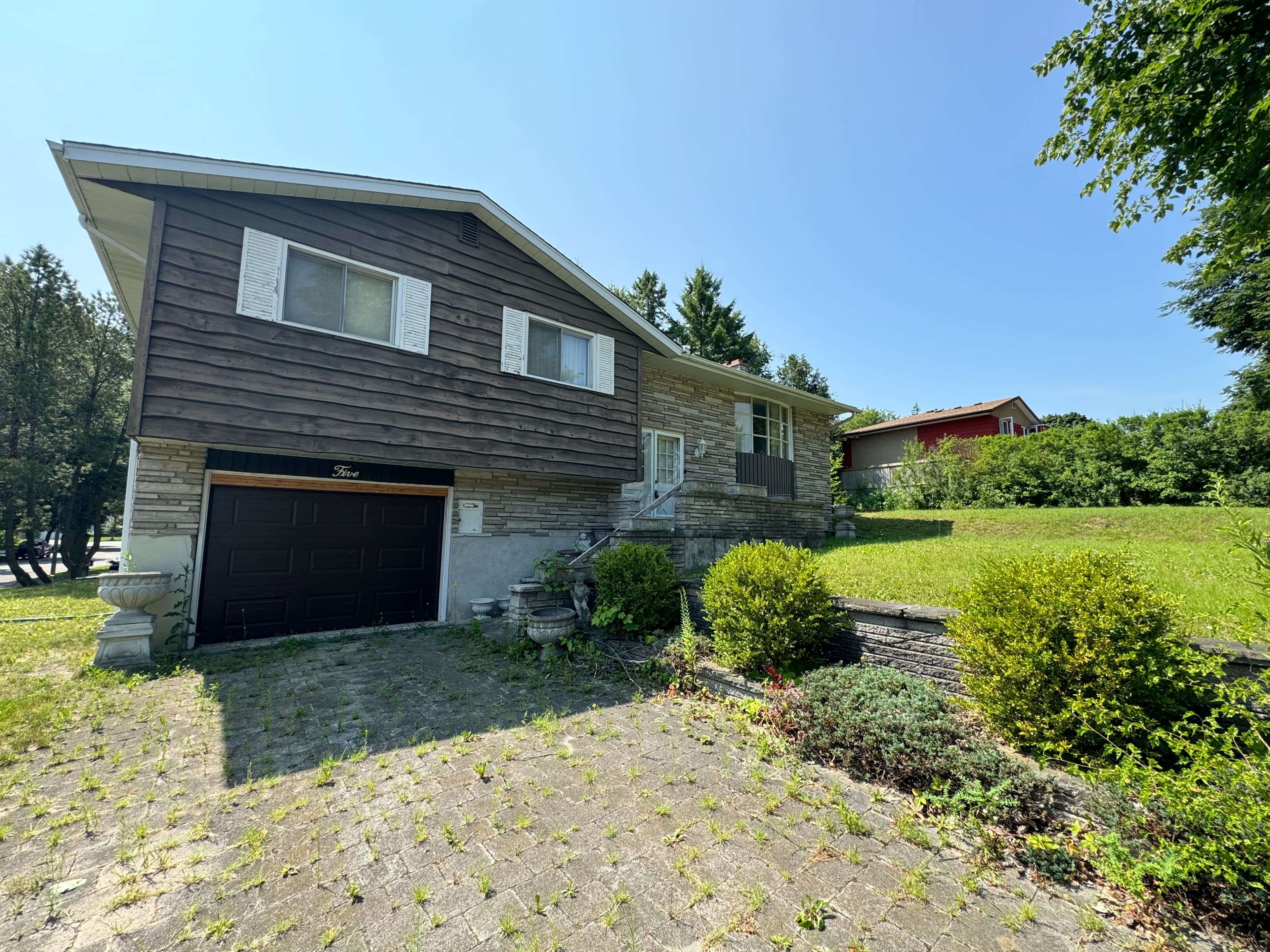 Kitchener, ON N2M 1S8,5 Furness DR