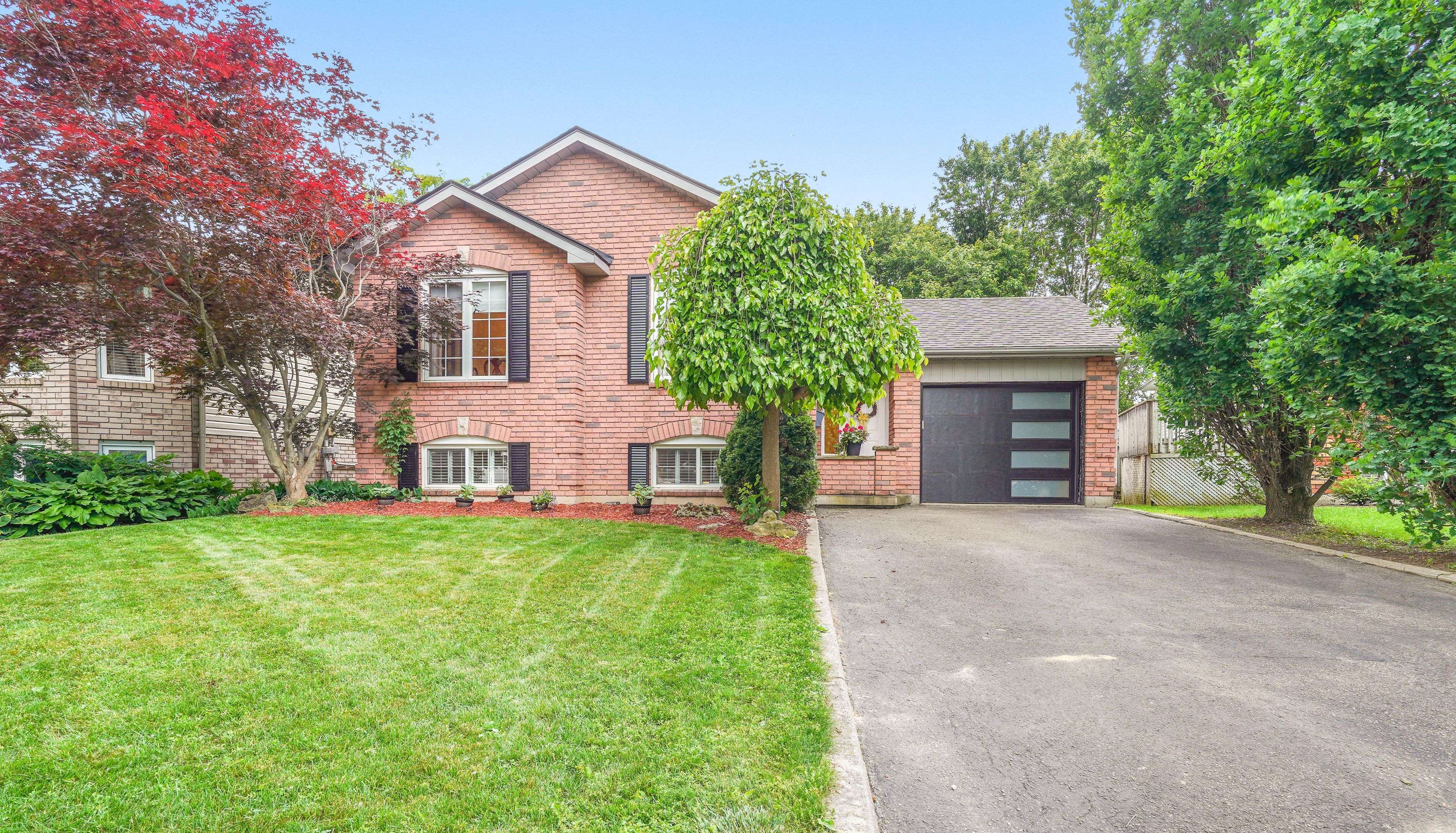 Brantford, ON N3V 1E3,11 Cork CRES