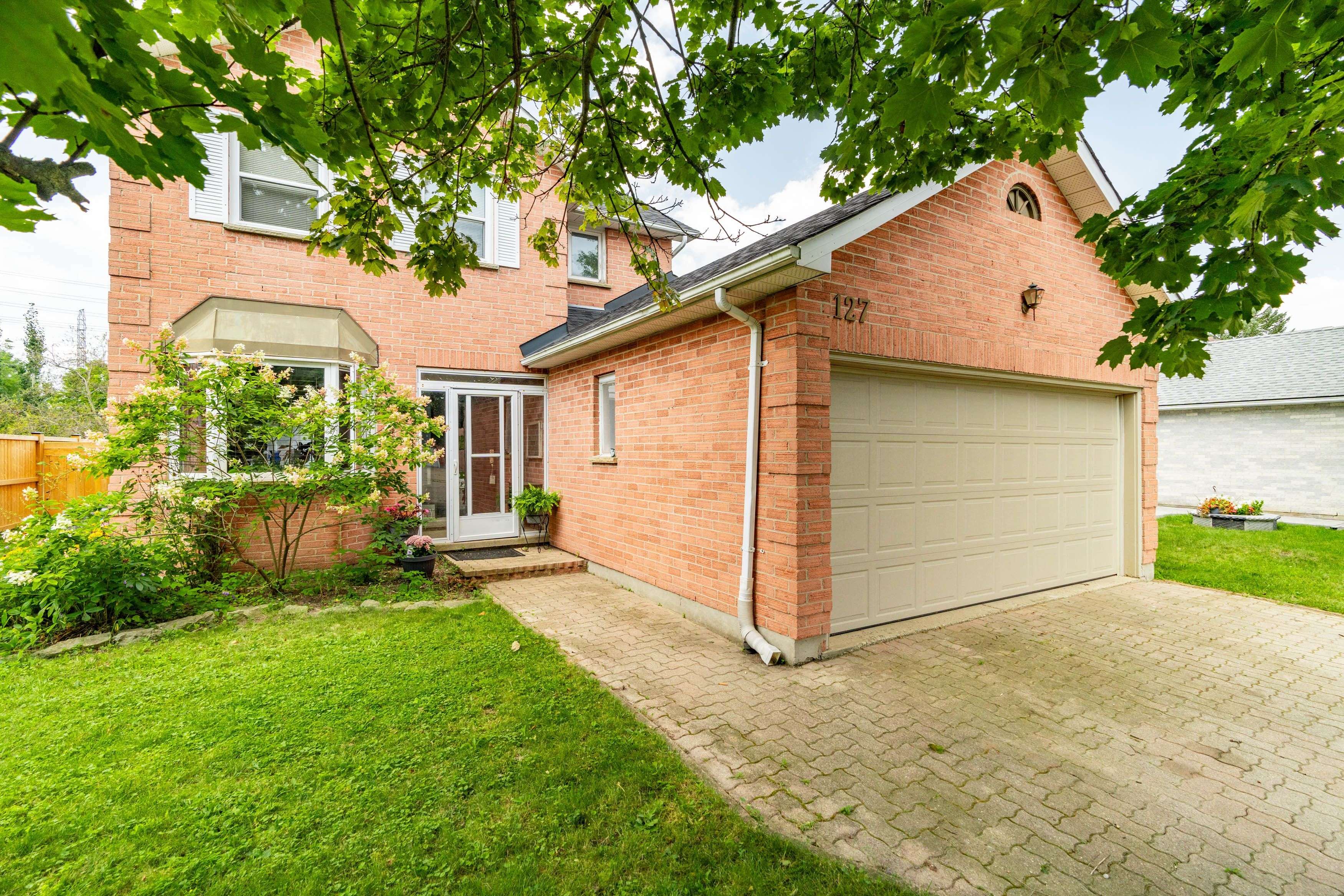 Cambridge, ON N1T 1K5,127 Bayne CRES