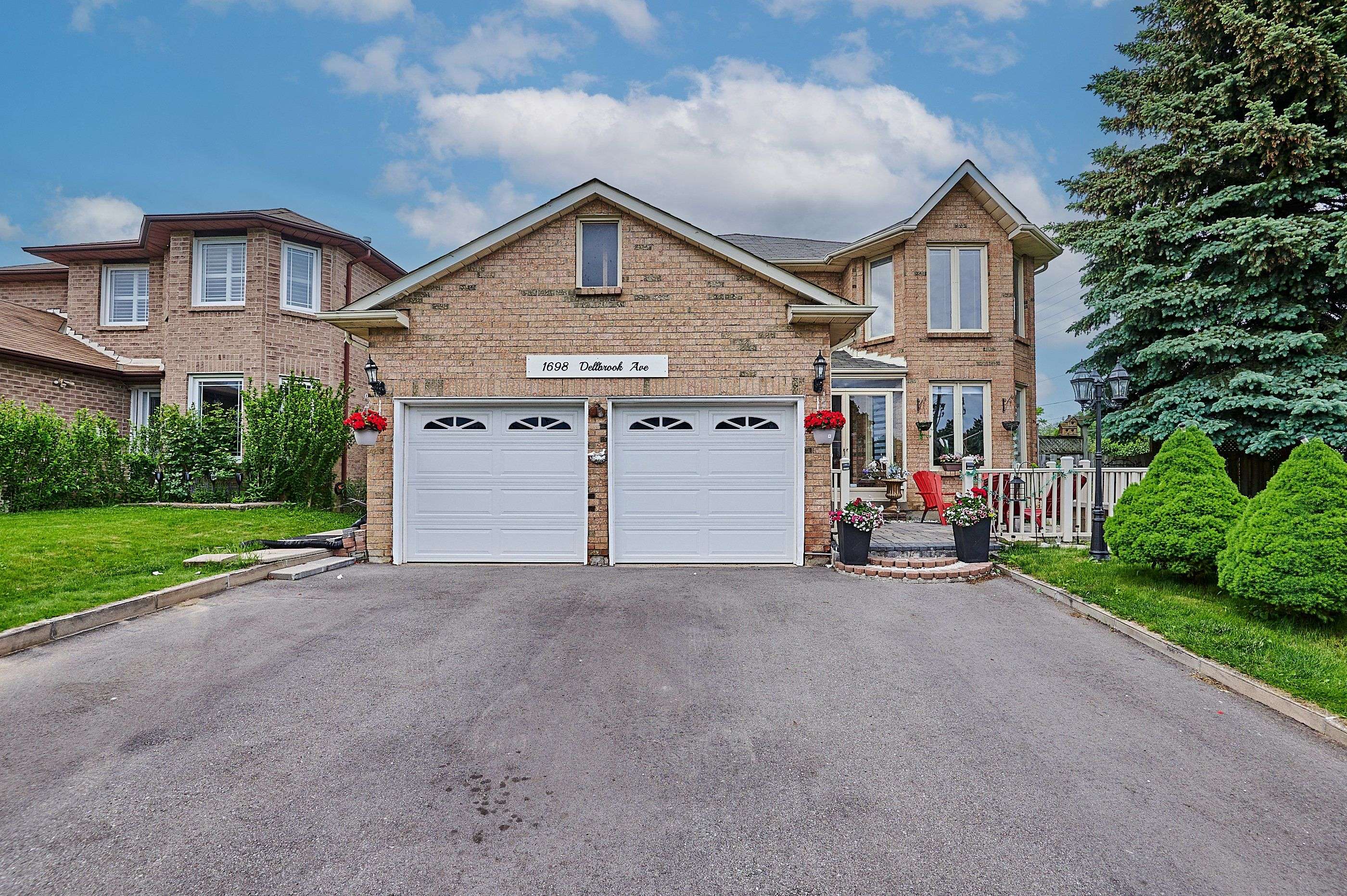 Pickering, ON L1X 2B3,1698 Dellbrook AVE