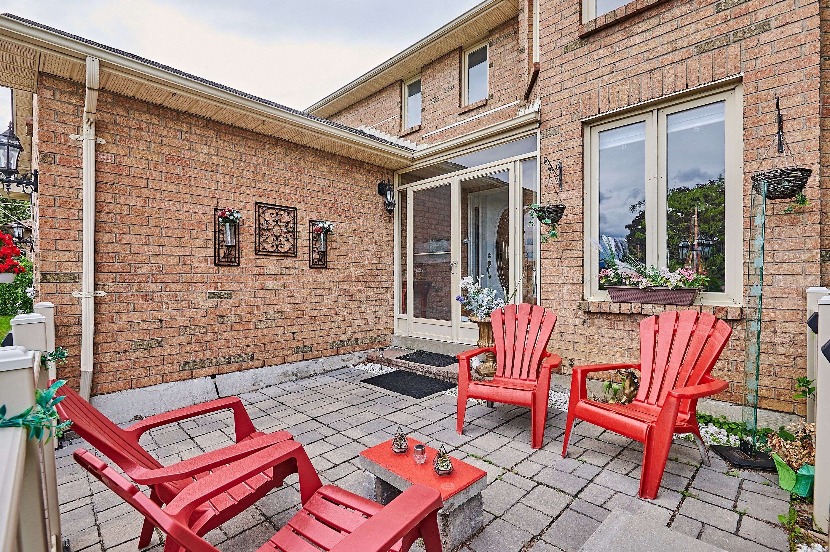 Pickering, ON L1X 2B3,1698 Dellbrook AVE