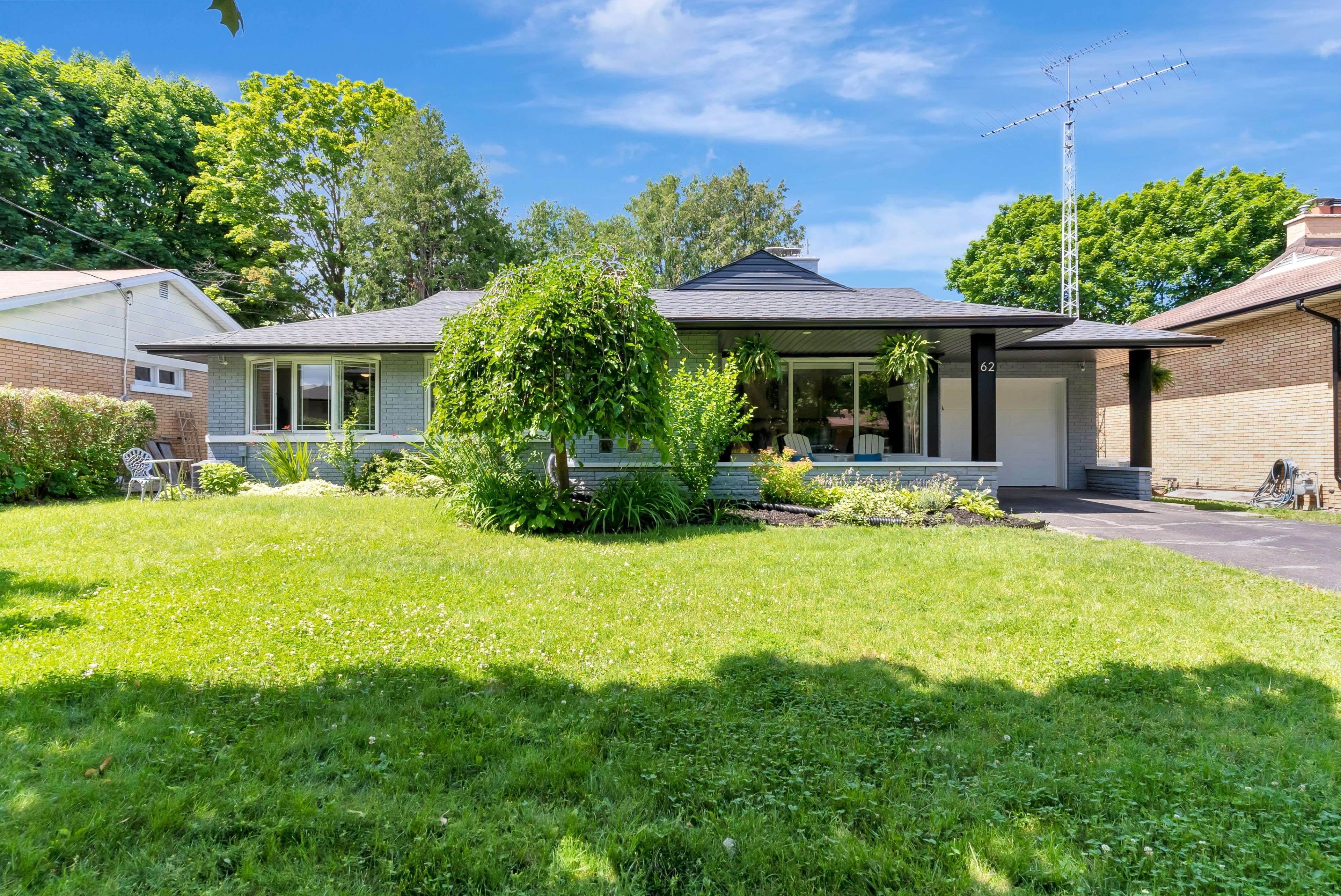 Kitchener, ON N2M 2J8,62 Balmoral DR