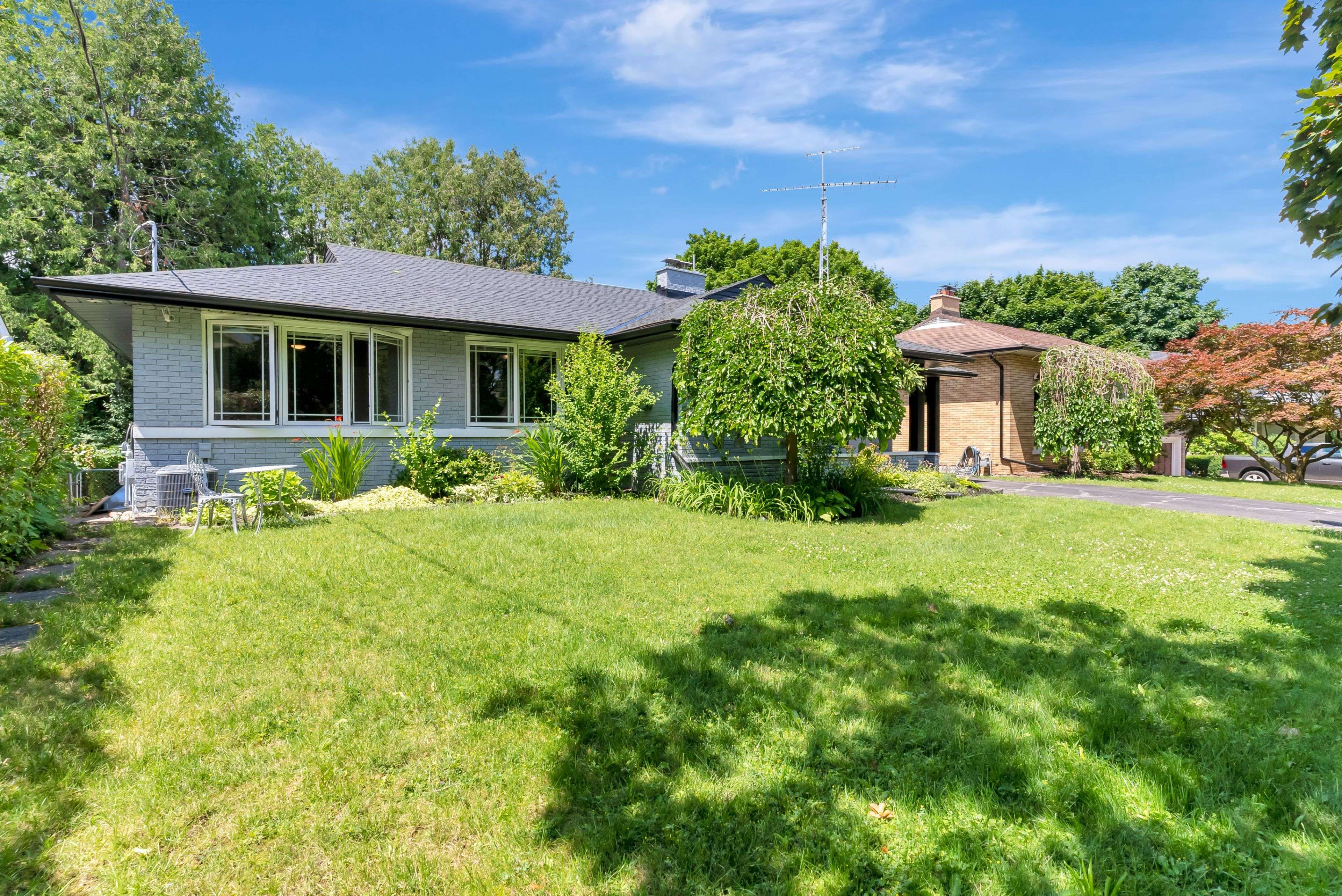 Kitchener, ON N2M 2J8,62 Balmoral DR