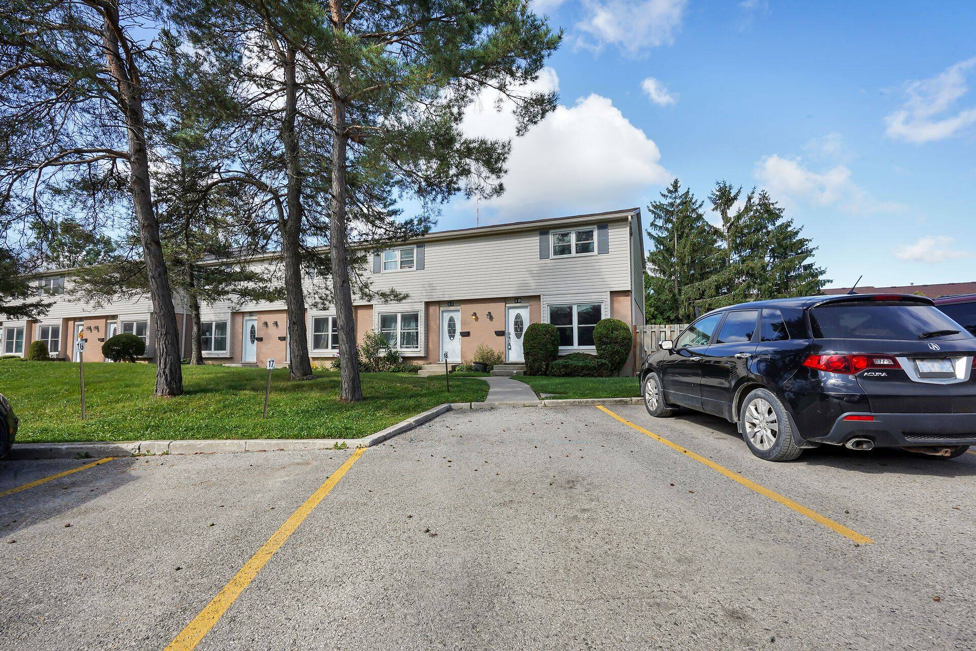 London, ON N6C 5G4,101 Highview AVE E #18