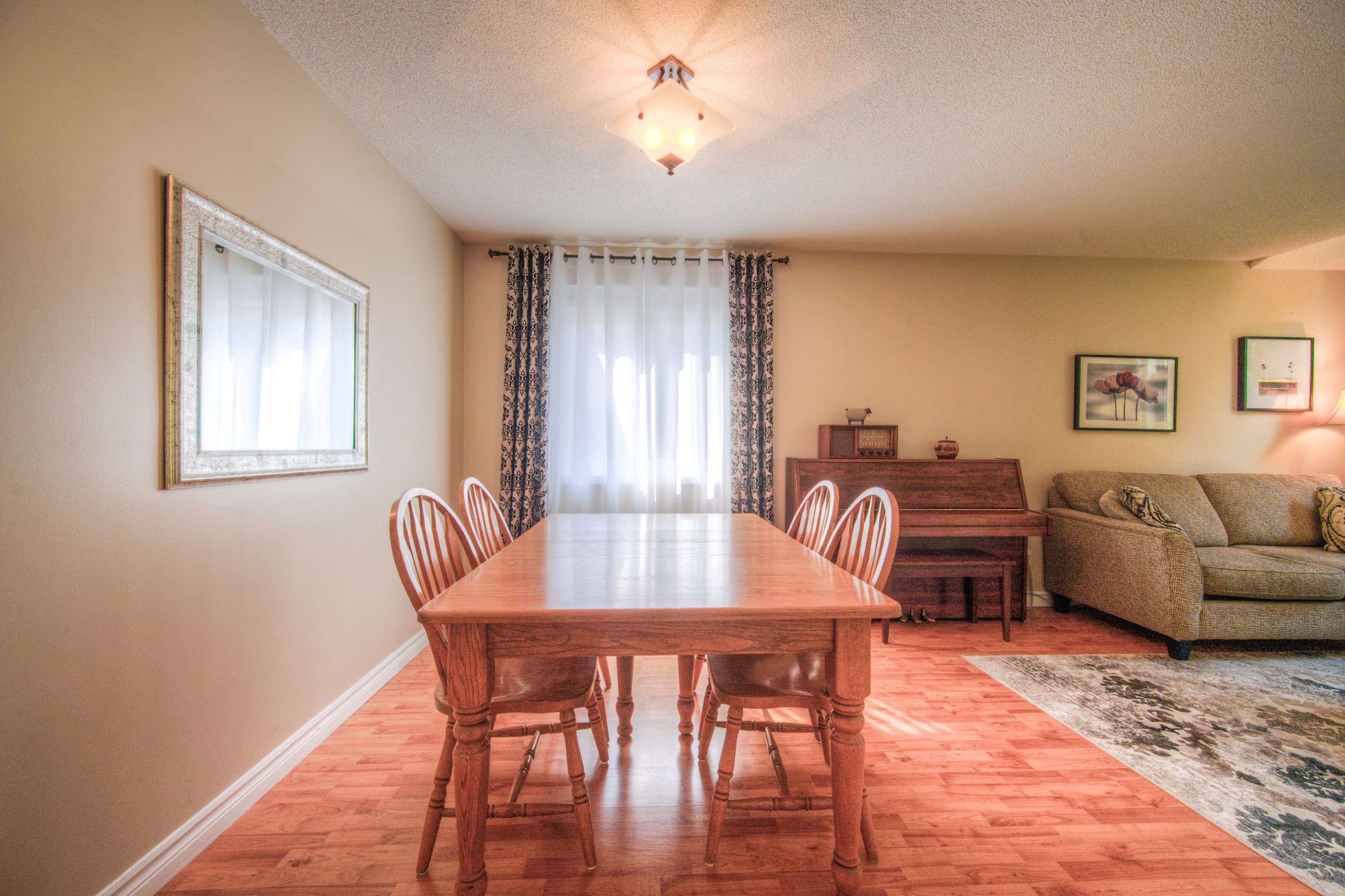 Kitchener, ON N2E 3K9,46 Tara CRES